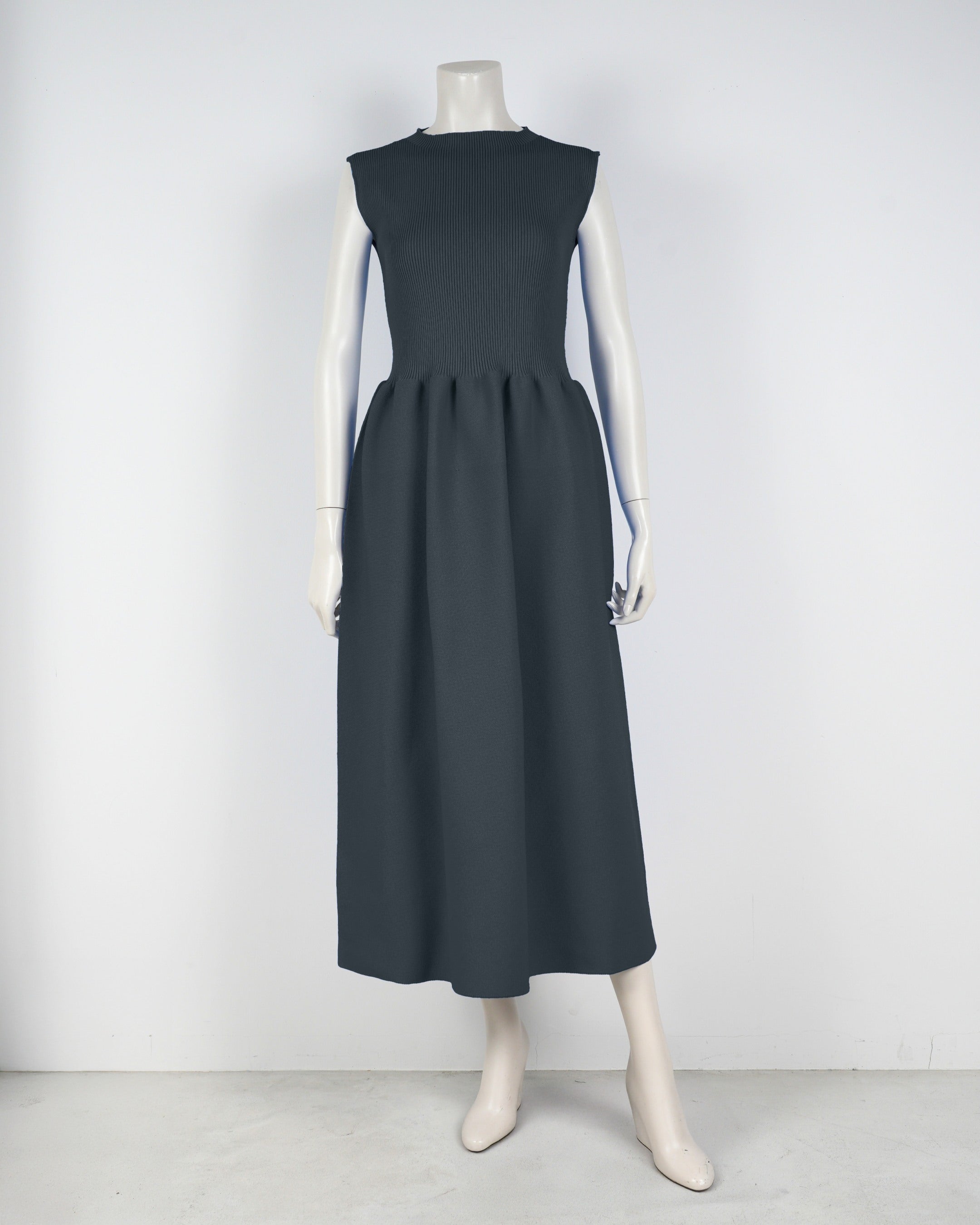 sleeveless dress
