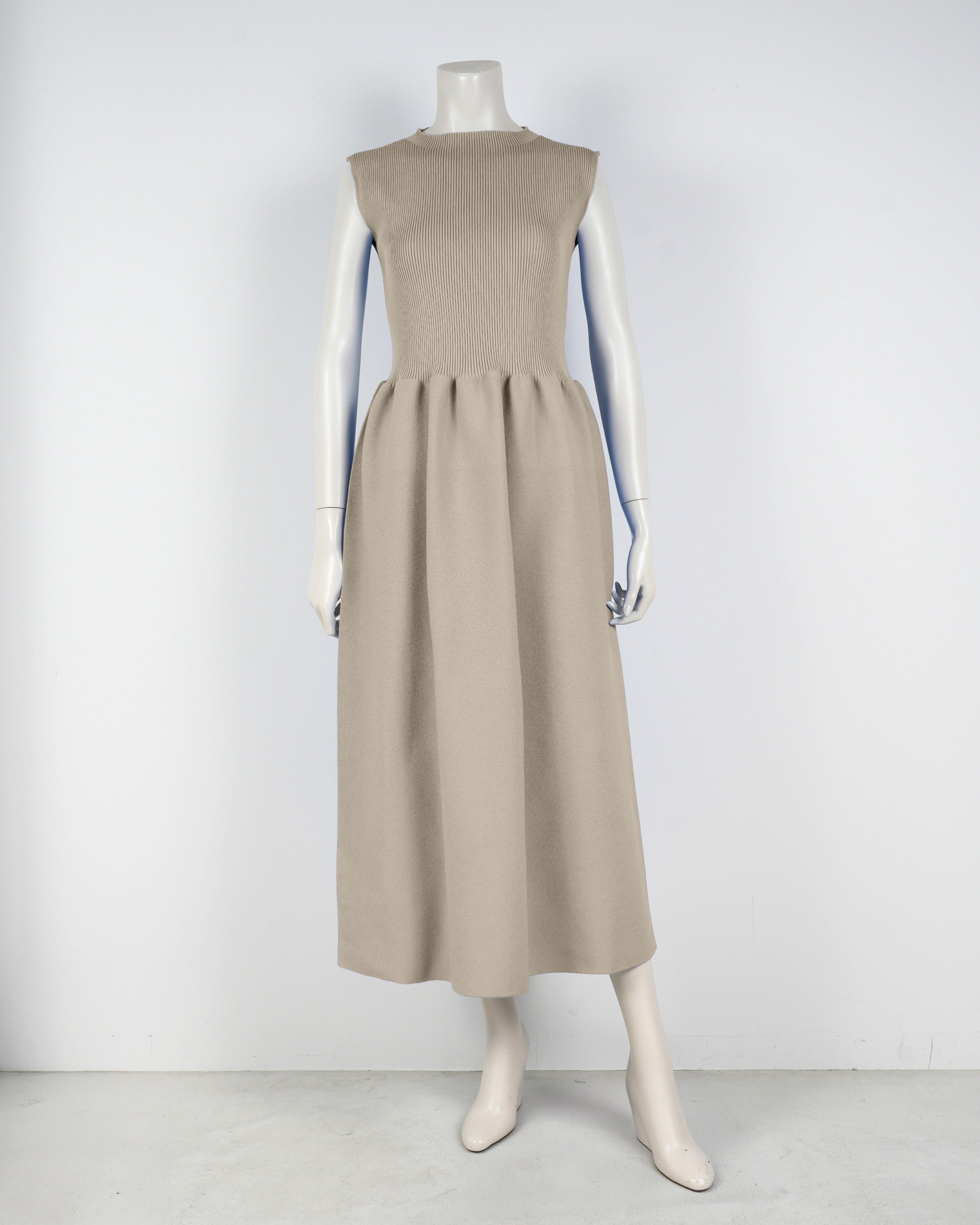 sleeveless dress