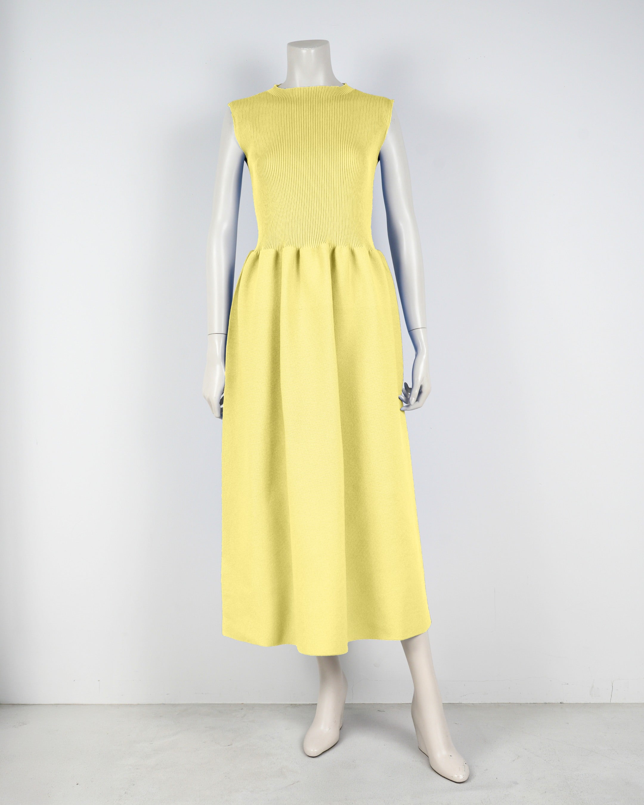 sleeveless dress