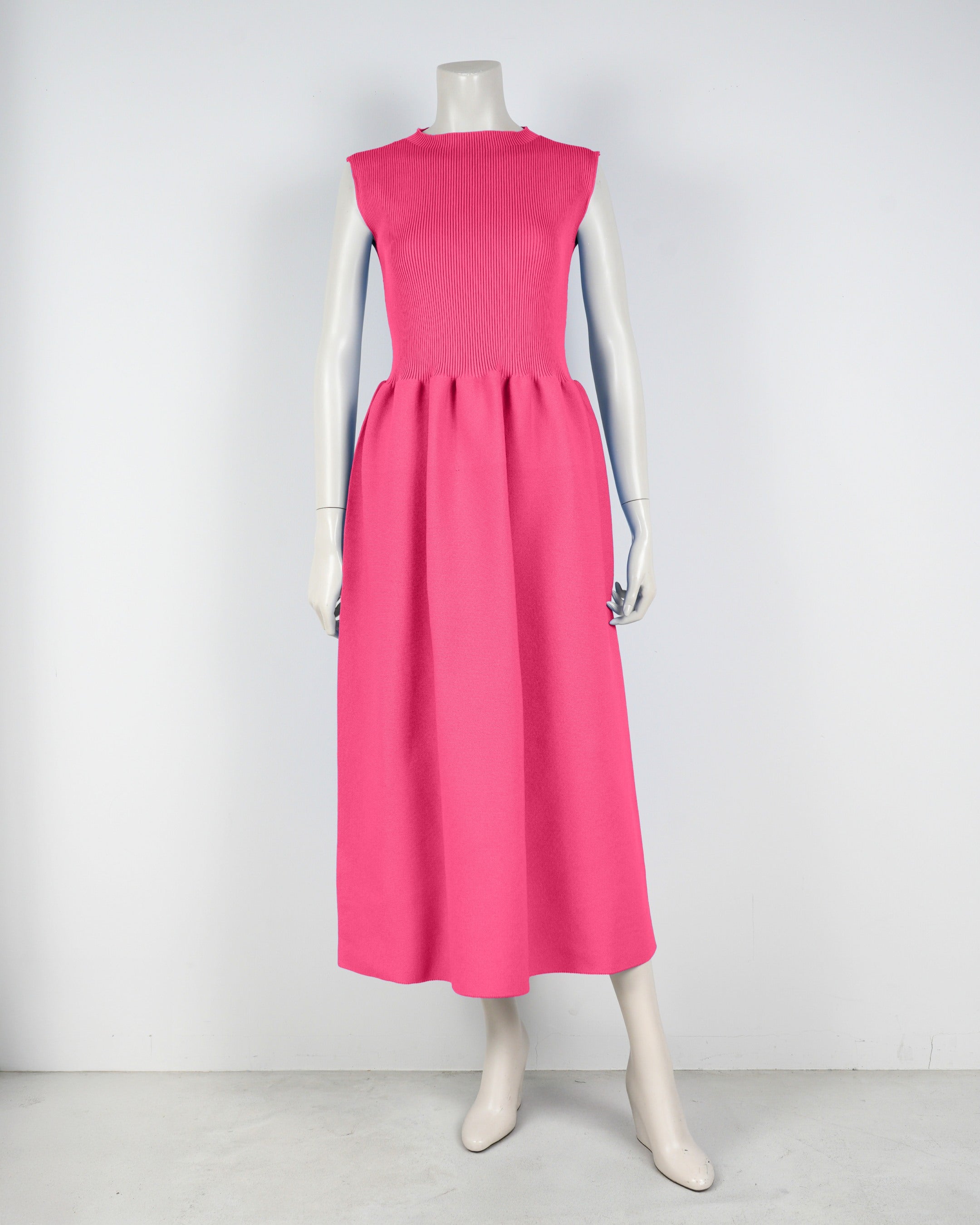 sleeveless dress
