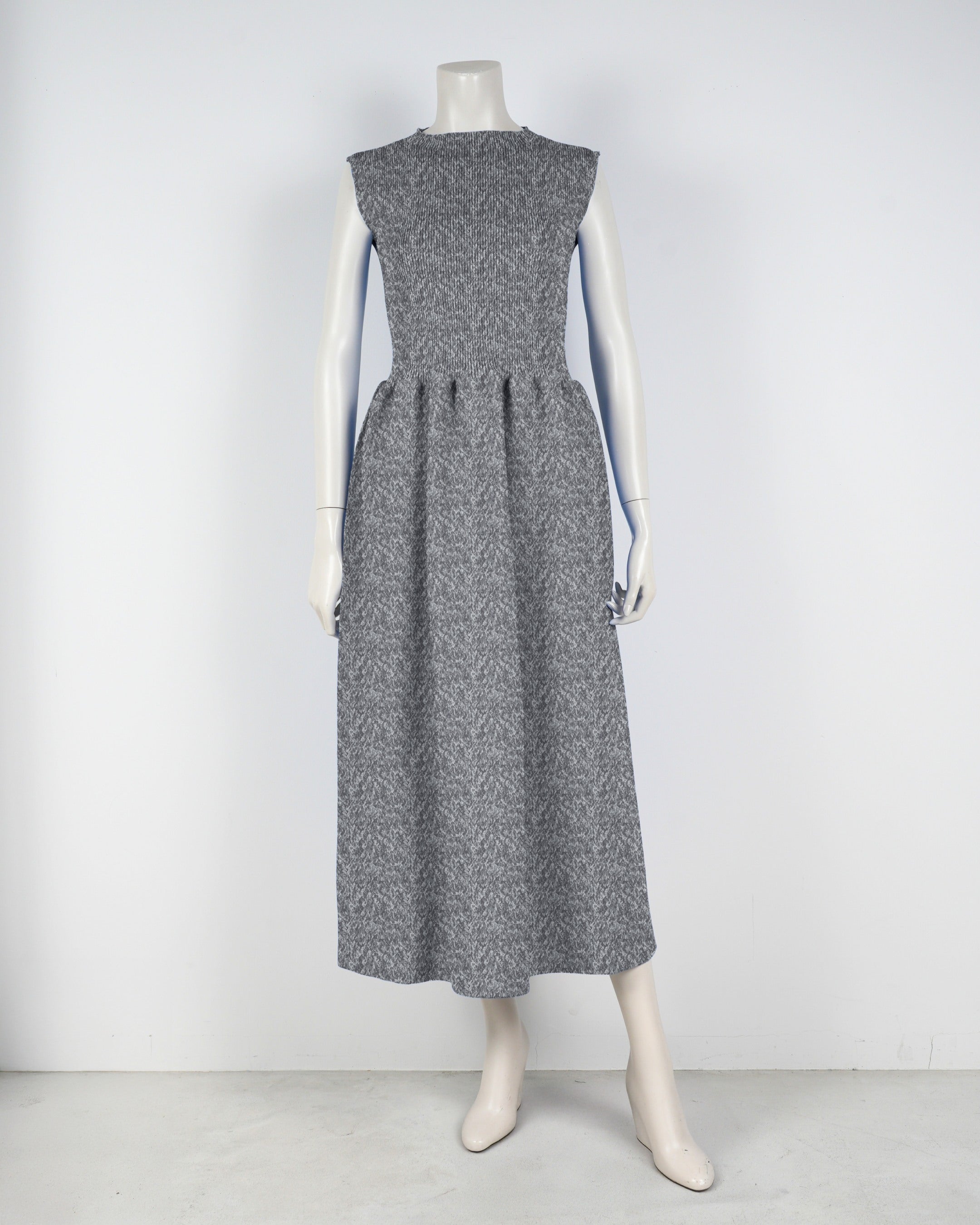 sleeveless dress
