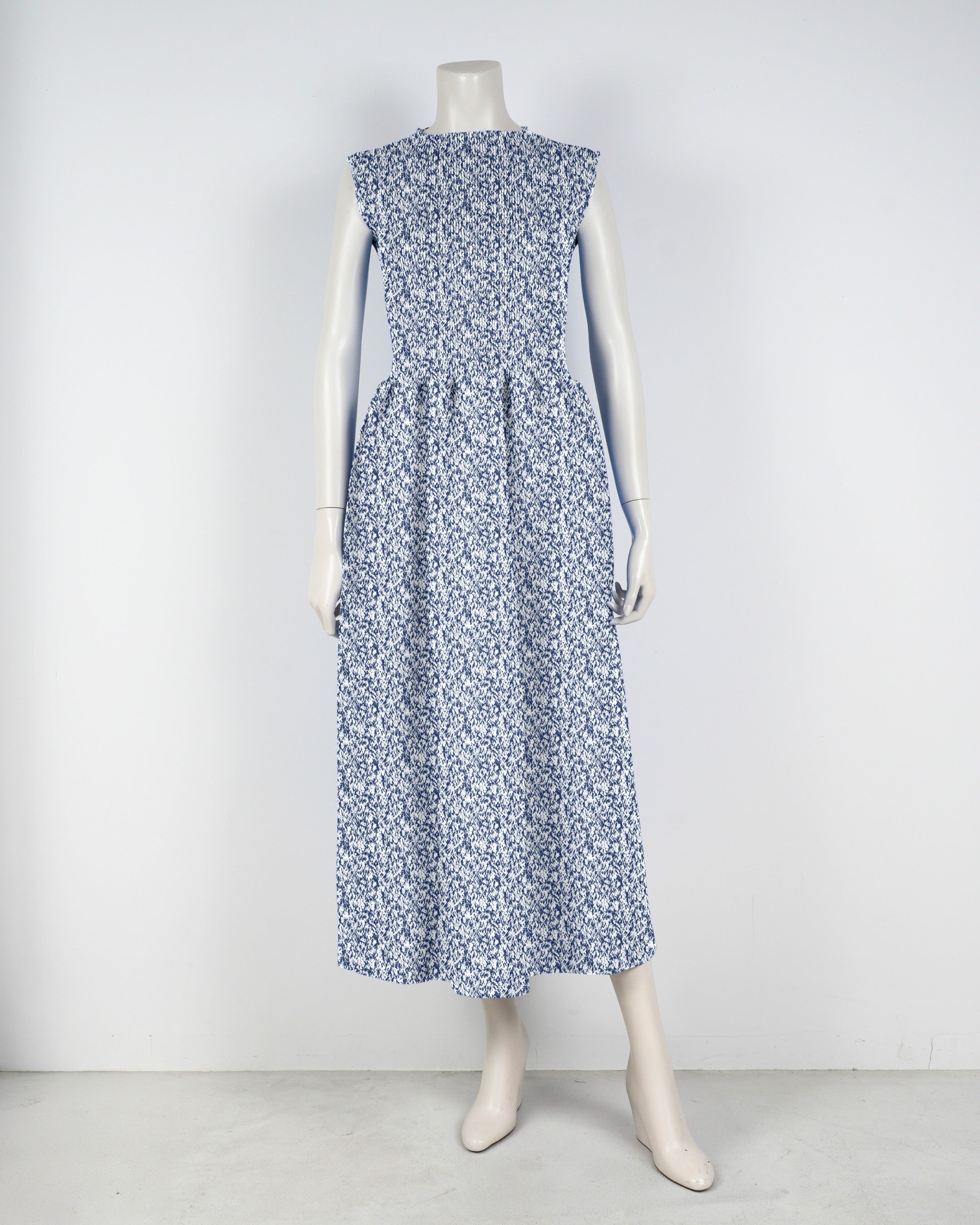sleeveless dress