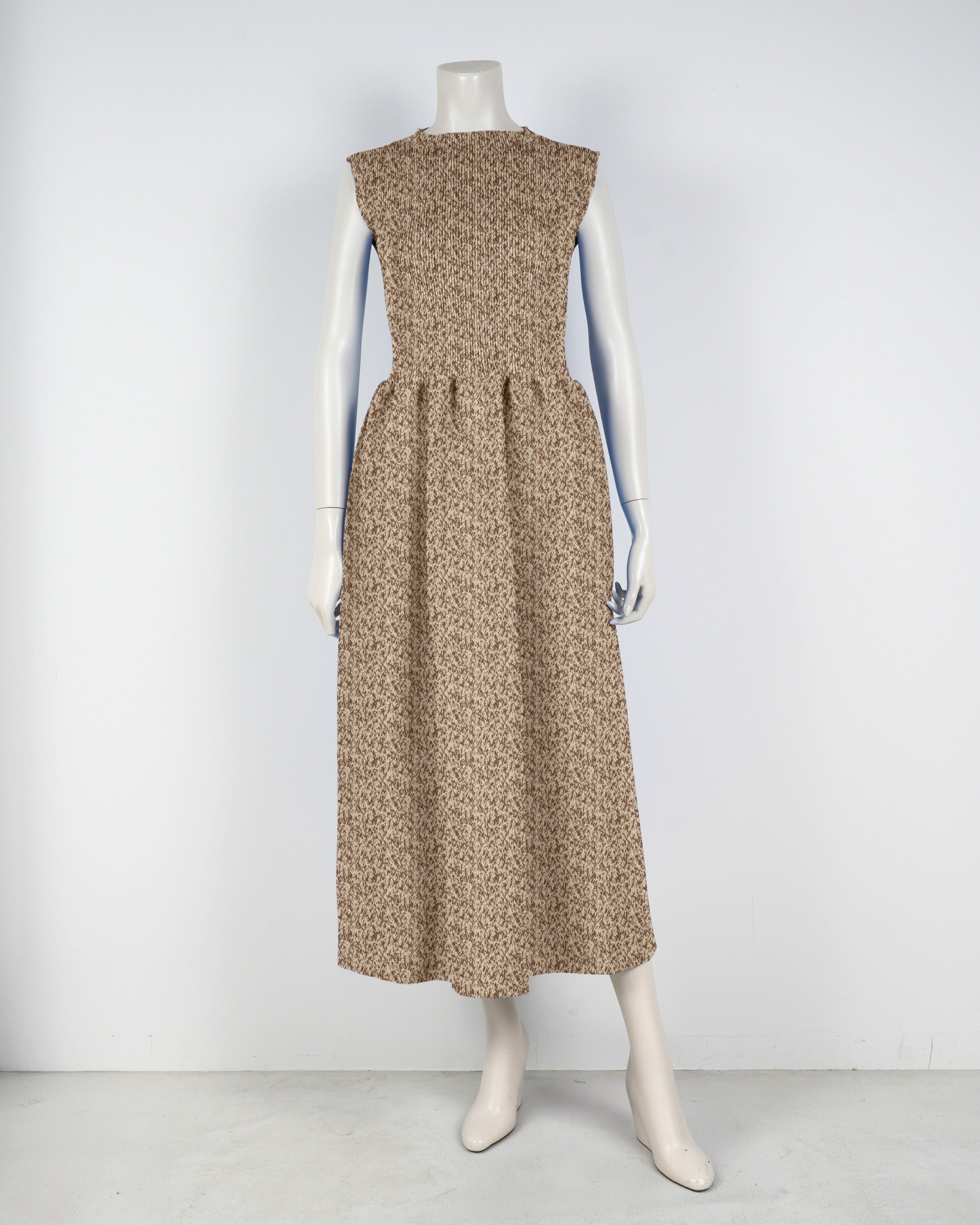 sleeveless dress