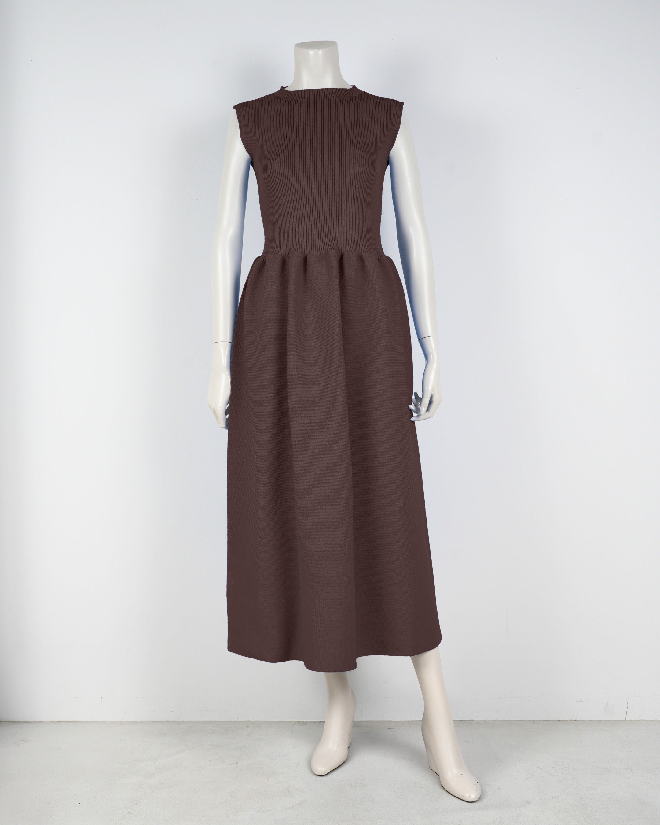 sleeveless dress