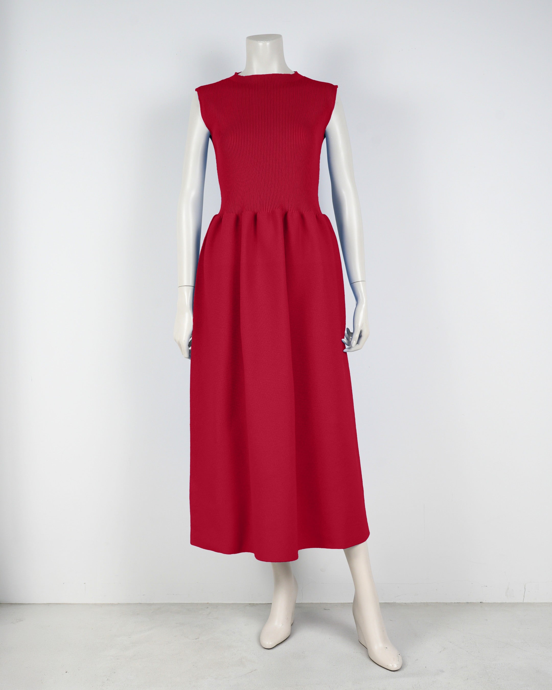 sleeveless dress