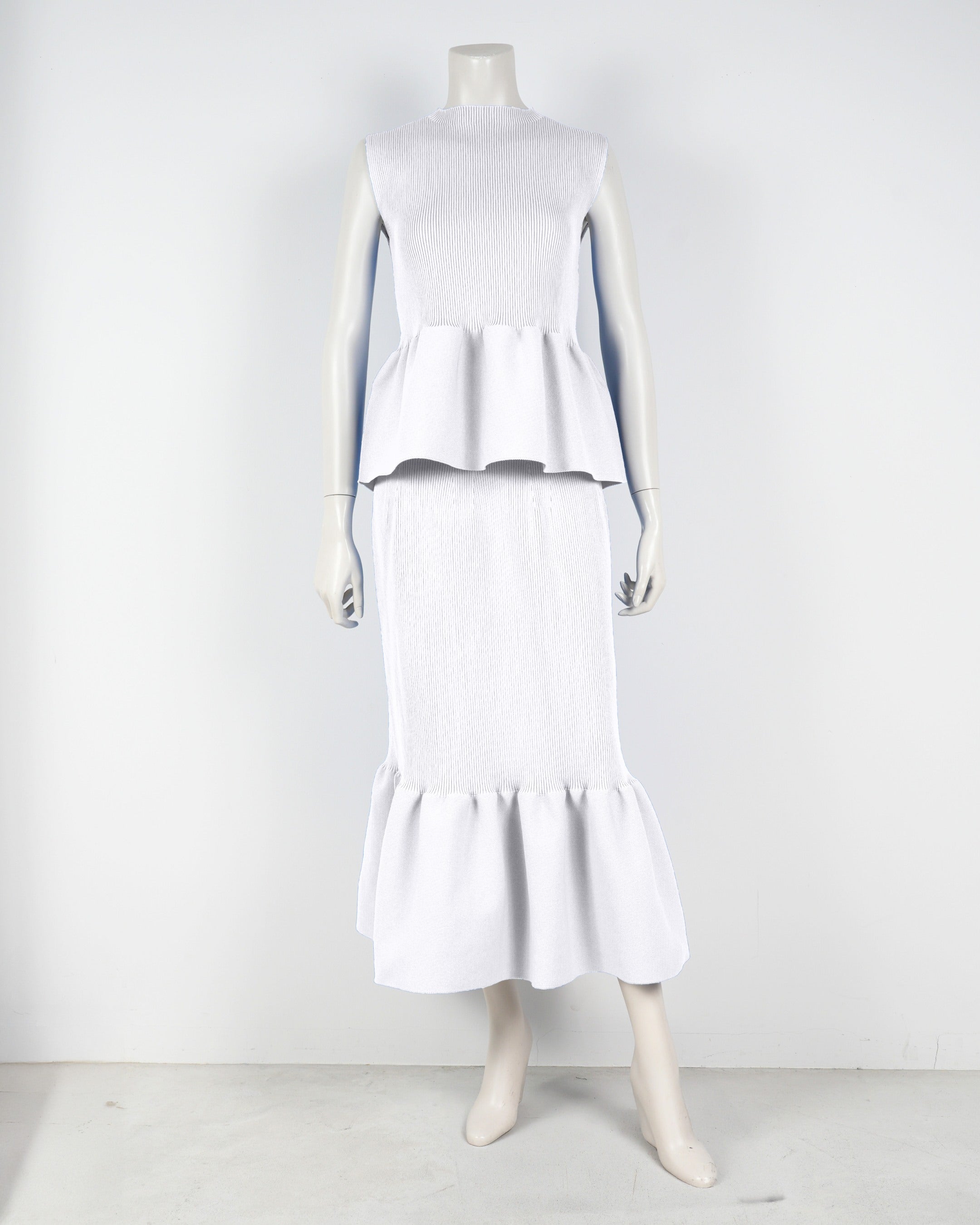 Sleeveless peplum pullover x mermaid skirt