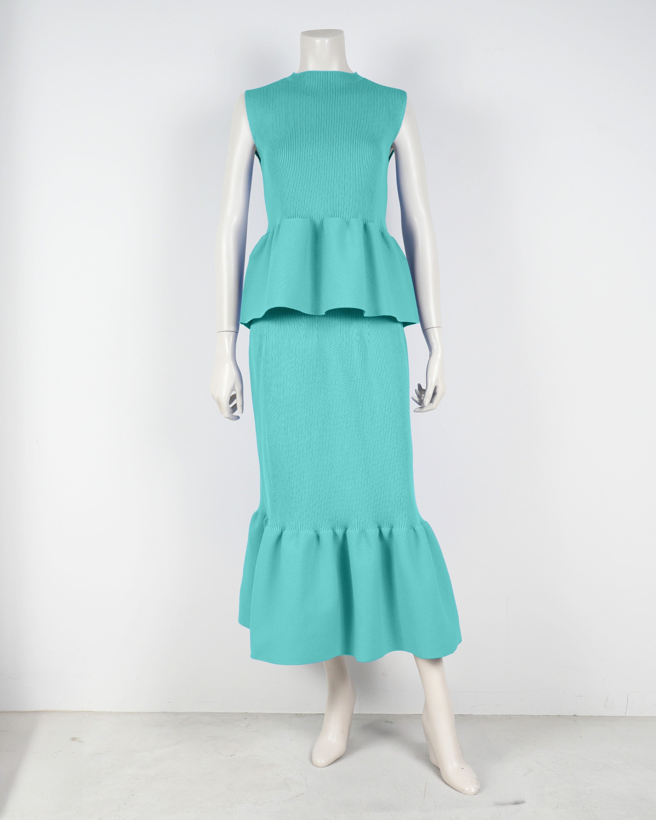 Sleeveless peplum pullover x mermaid skirt