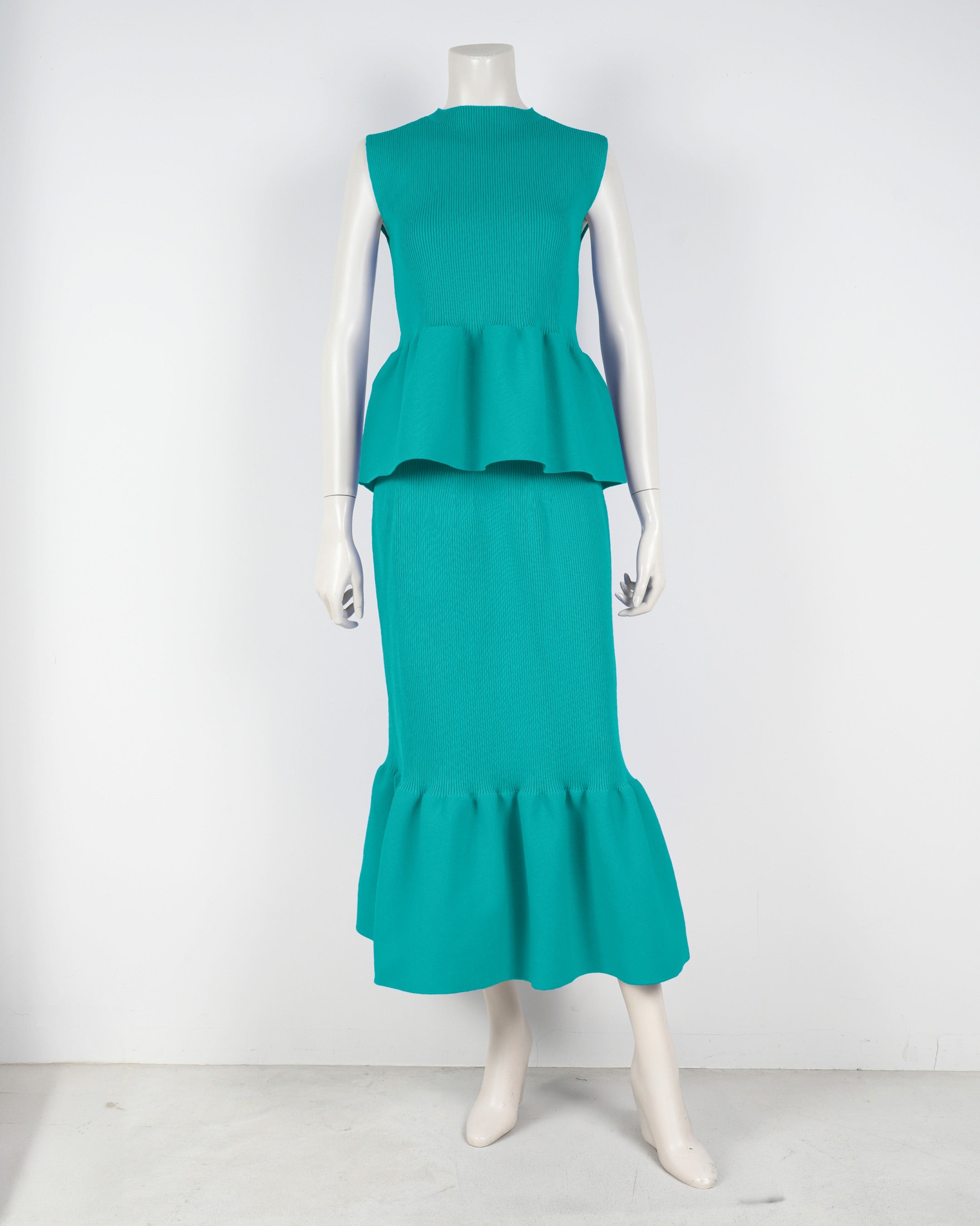 Sleeveless peplum pullover x mermaid skirt