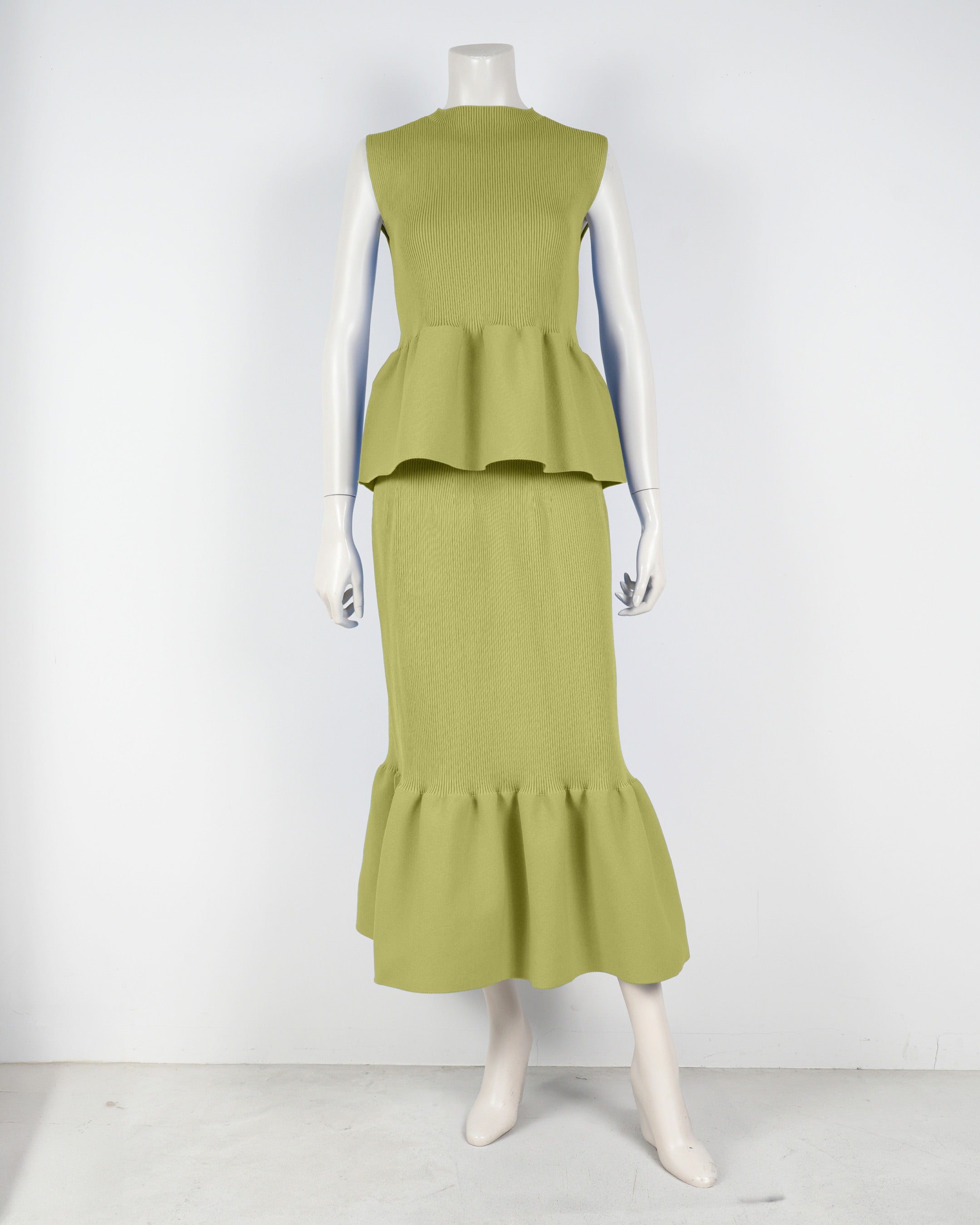 Sleeveless peplum pullover x mermaid skirt