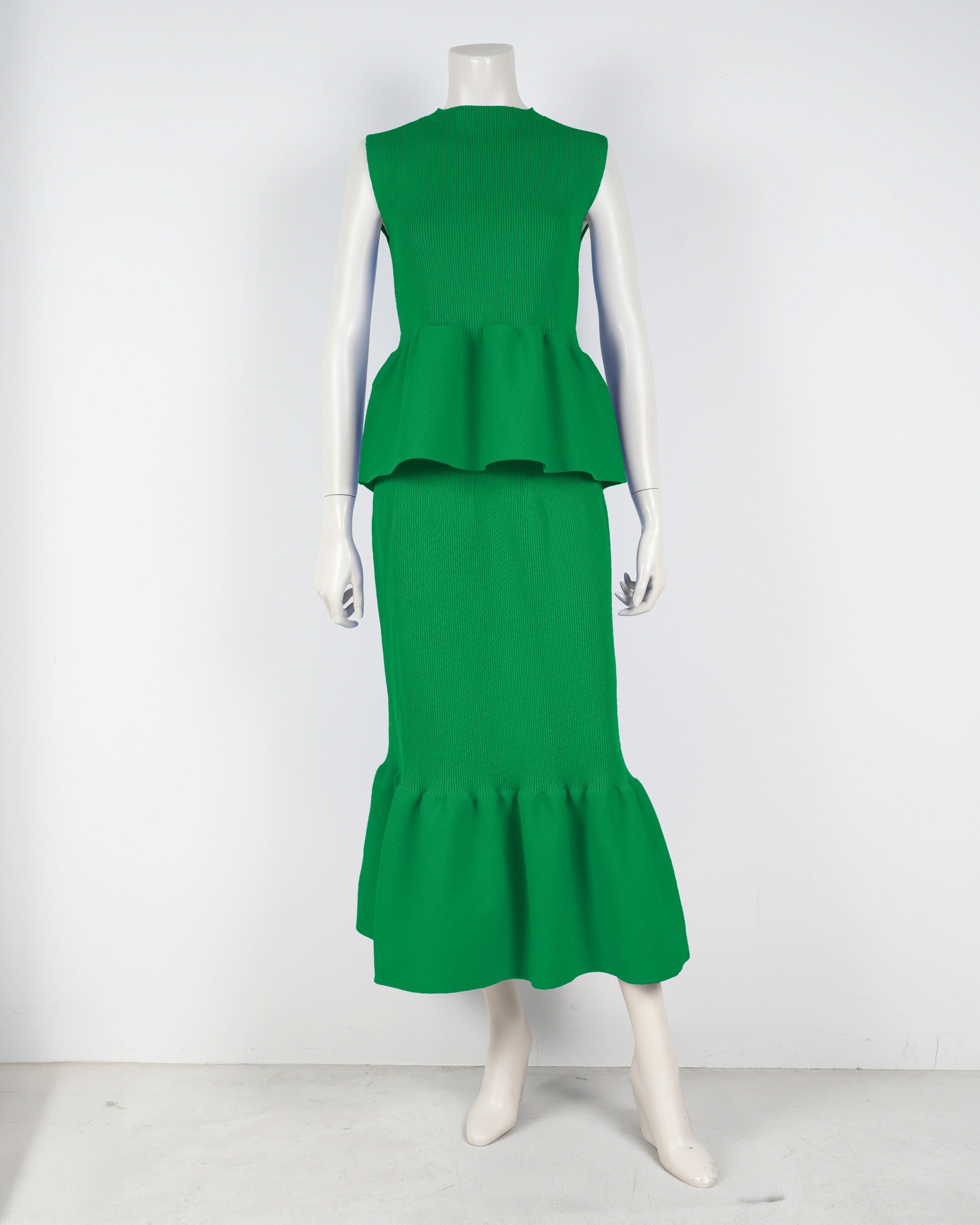 Sleeveless peplum pullover x mermaid skirt