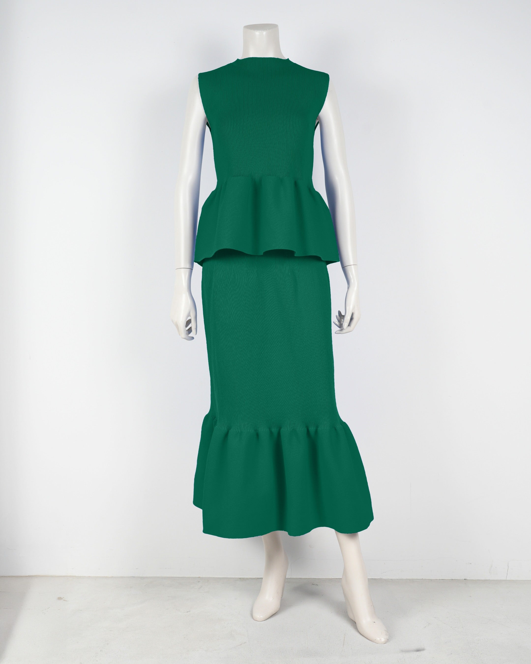 Sleeveless peplum pullover x mermaid skirt