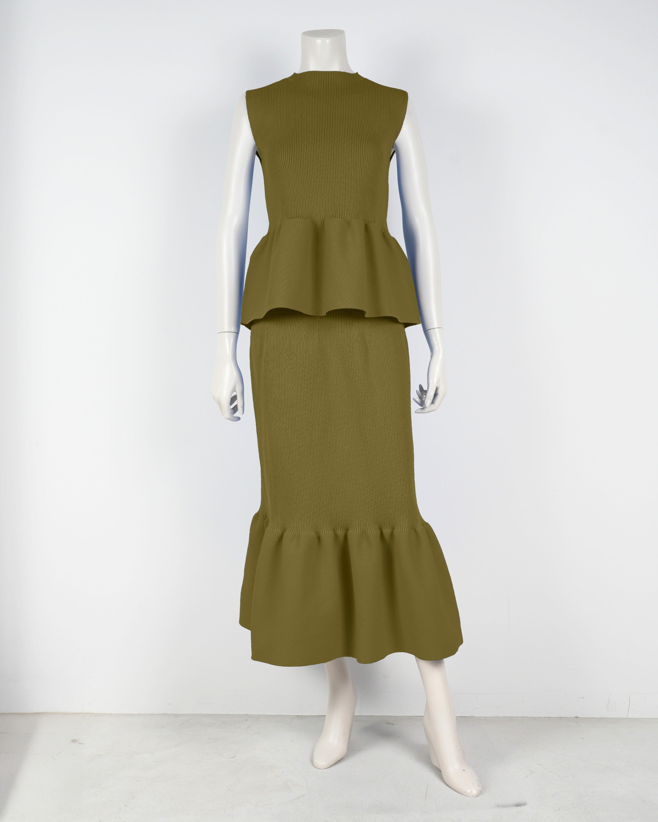 Sleeveless peplum pullover x mermaid skirt