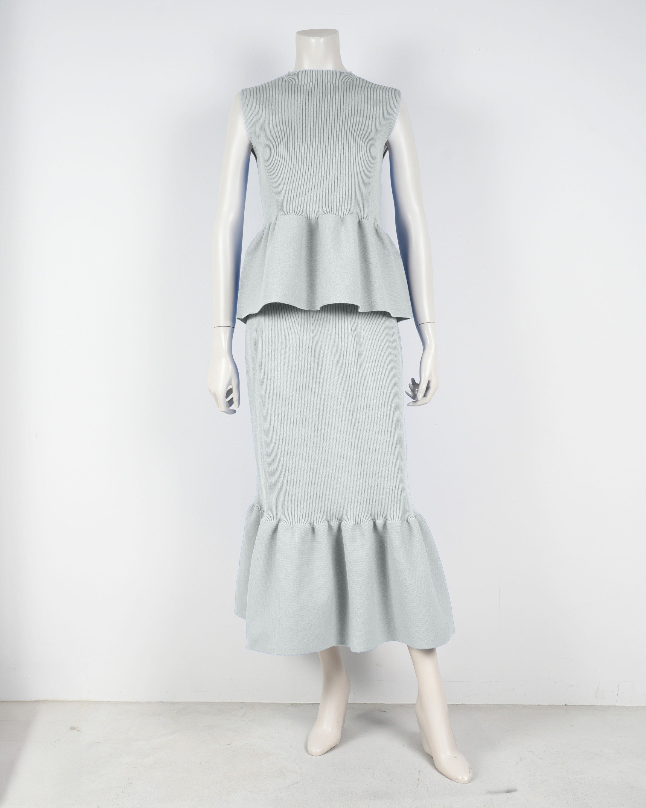 Sleeveless peplum pullover x mermaid skirt
