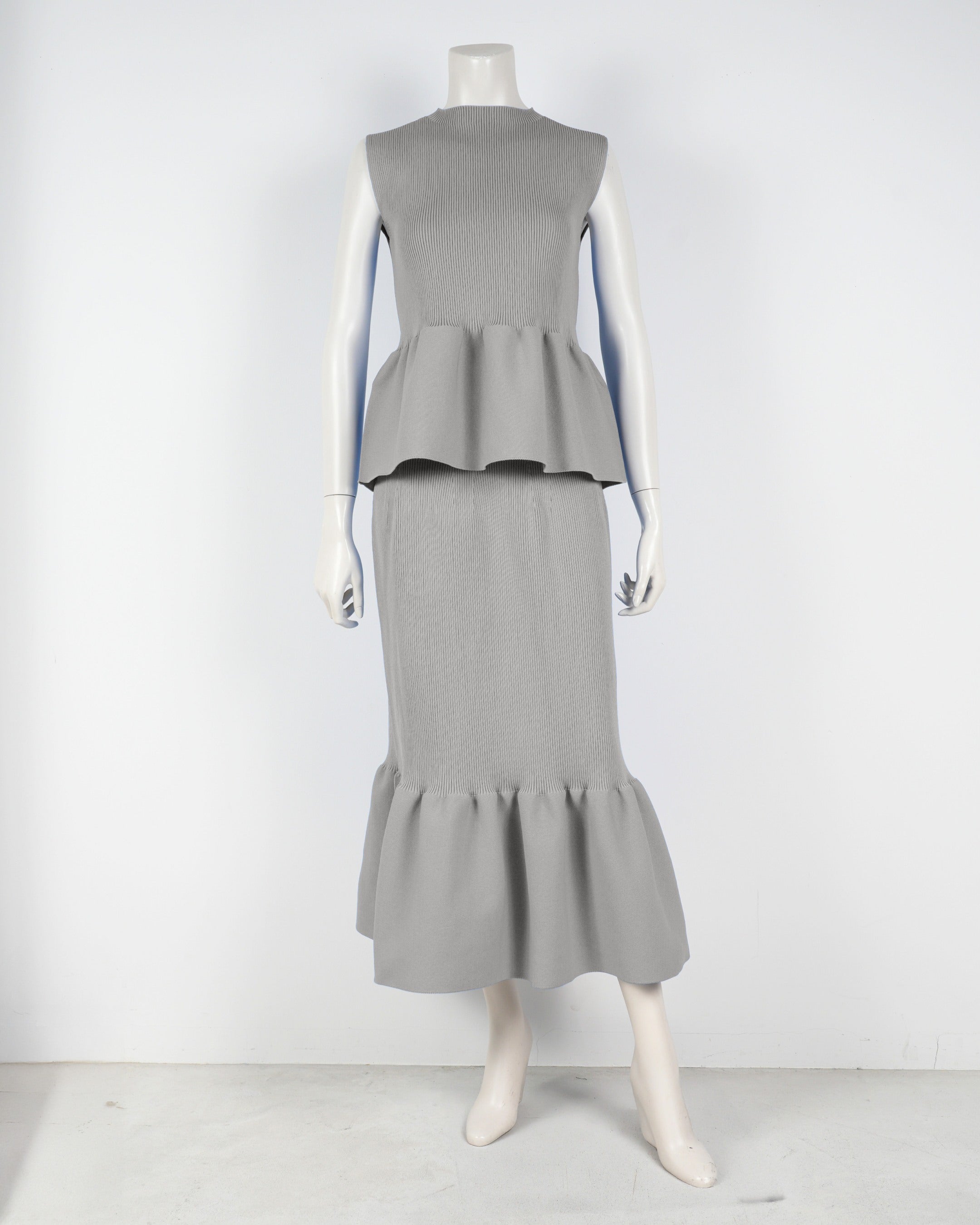 Sleeveless peplum pullover x mermaid skirt