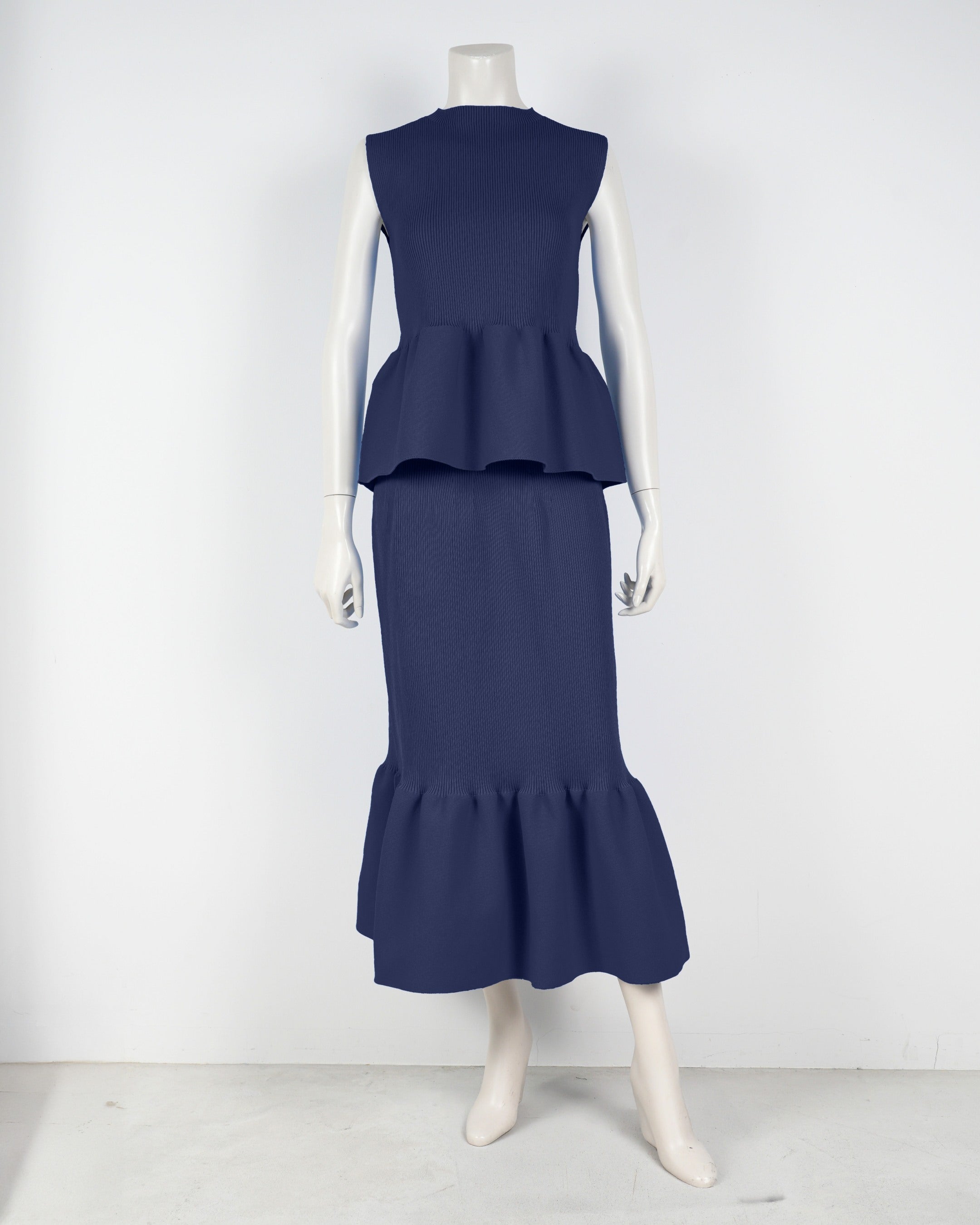 Sleeveless peplum pullover x mermaid skirt