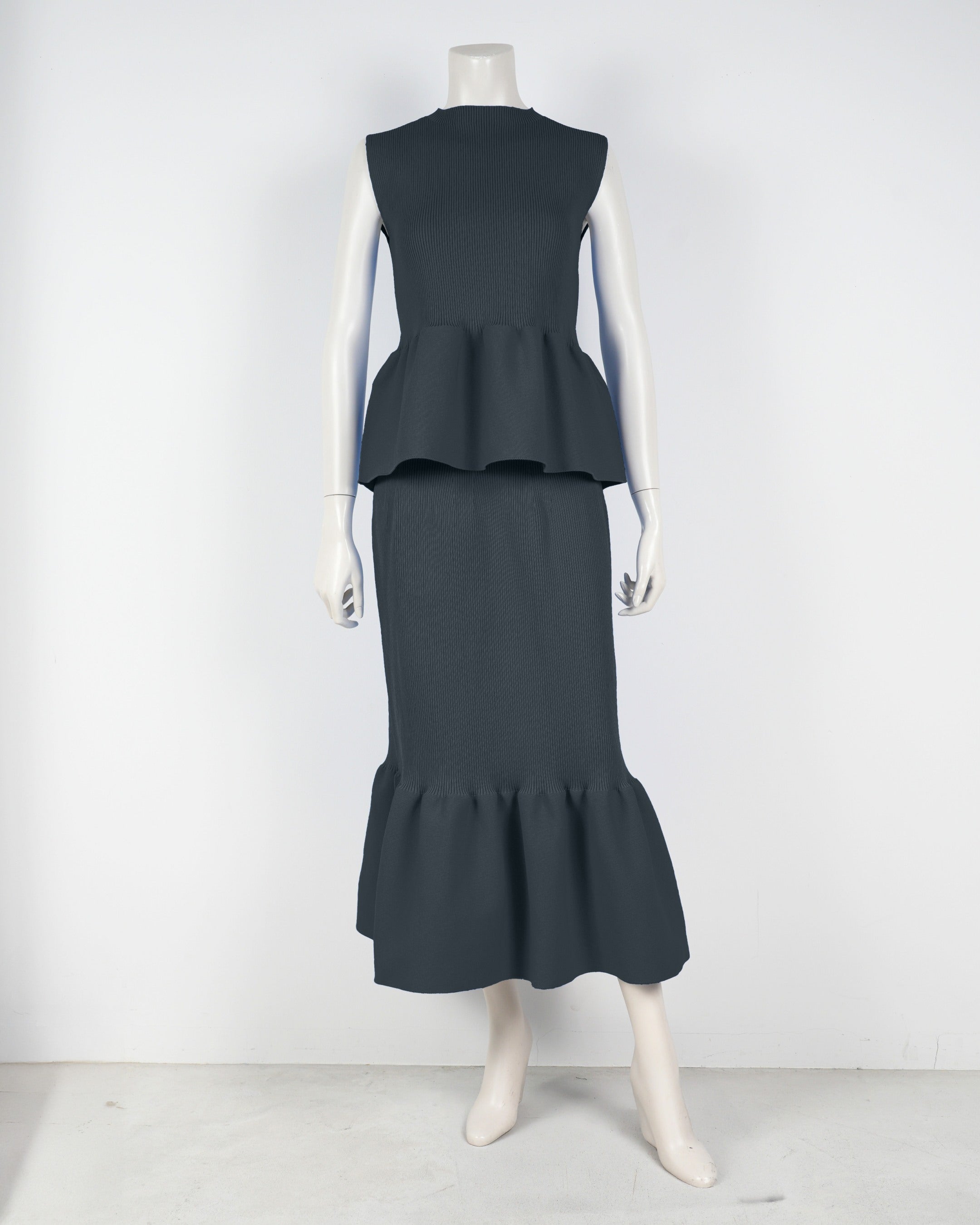 Sleeveless peplum pullover x mermaid skirt