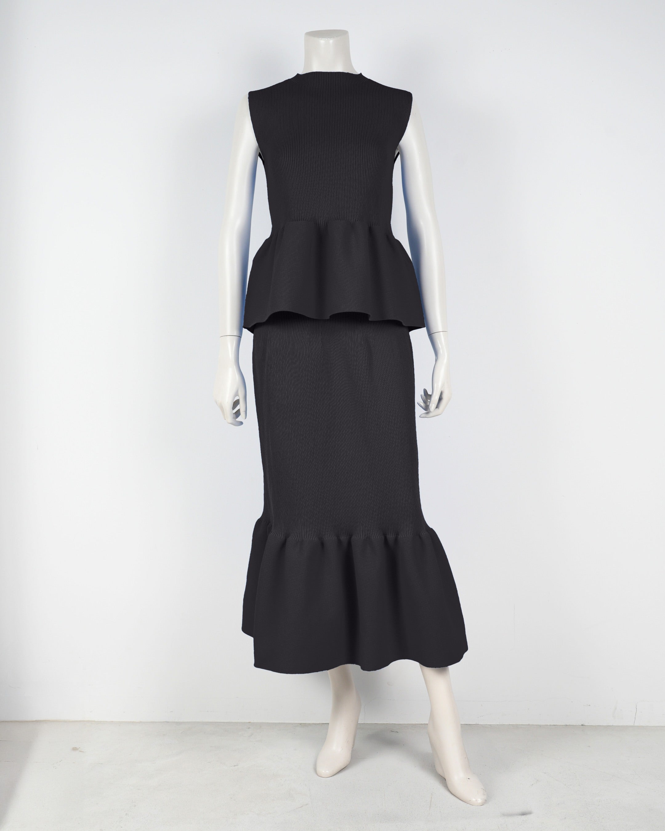 Sleeveless peplum pullover x mermaid skirt