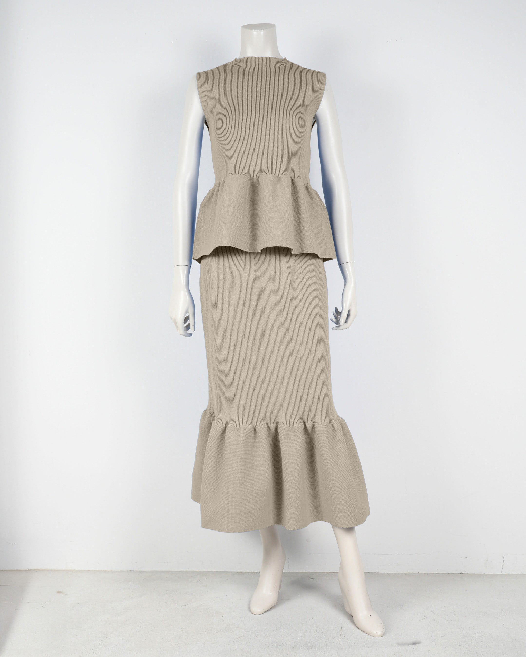 Sleeveless peplum pullover x mermaid skirt
