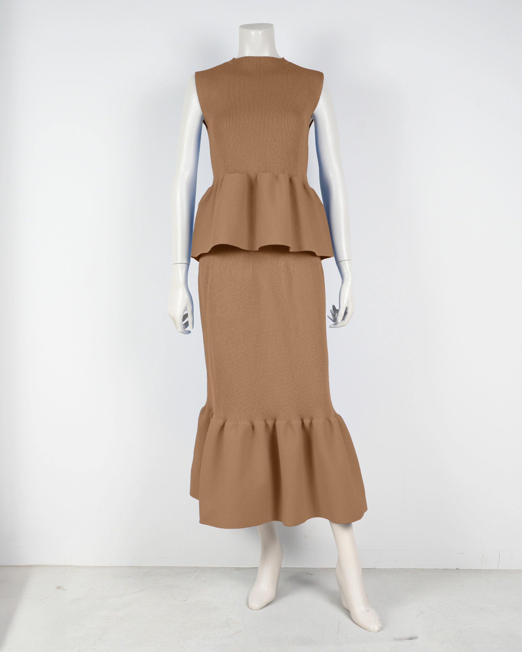 Sleeveless peplum pullover x mermaid skirt