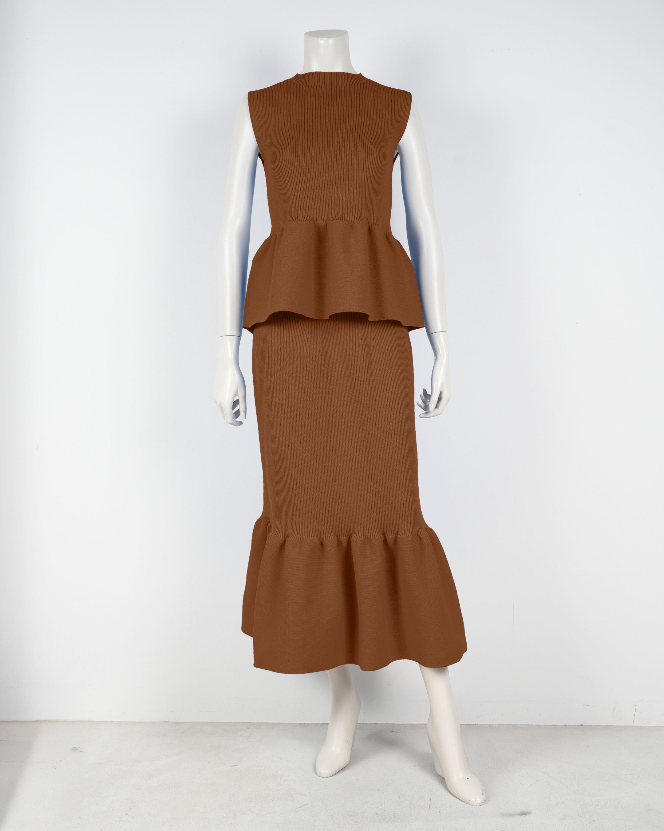 Sleeveless peplum pullover x mermaid skirt