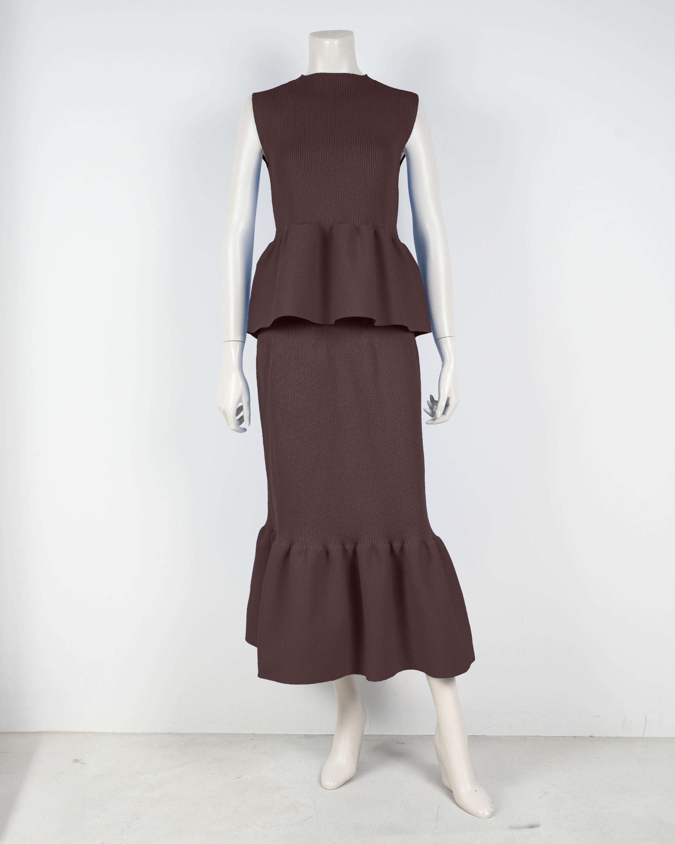 Sleeveless peplum pullover x mermaid skirt