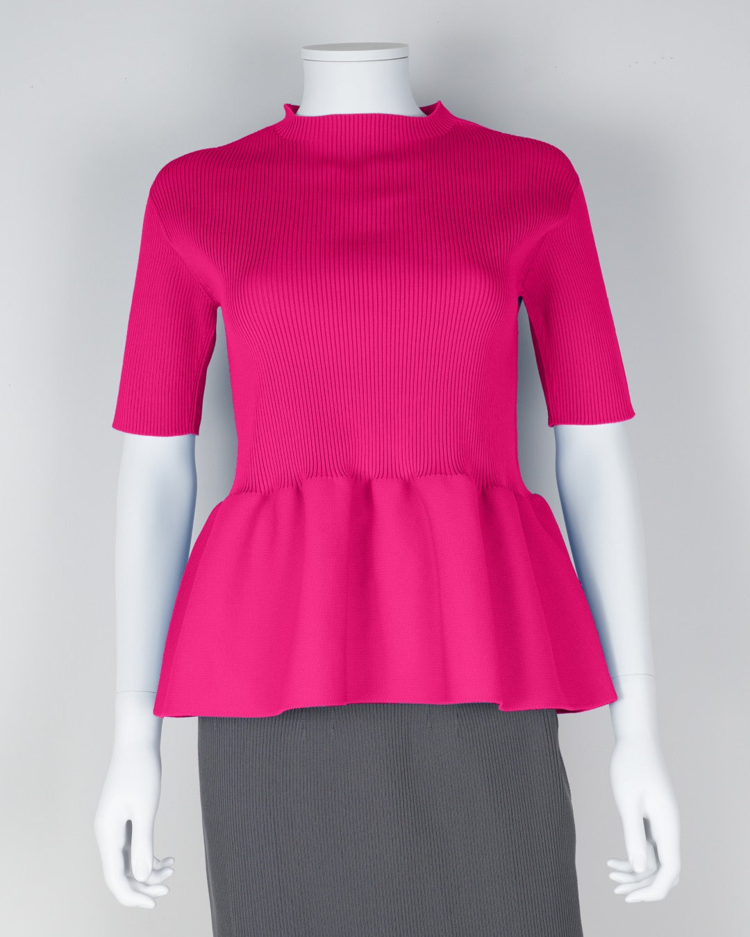 Short-sleeved peplum pullover