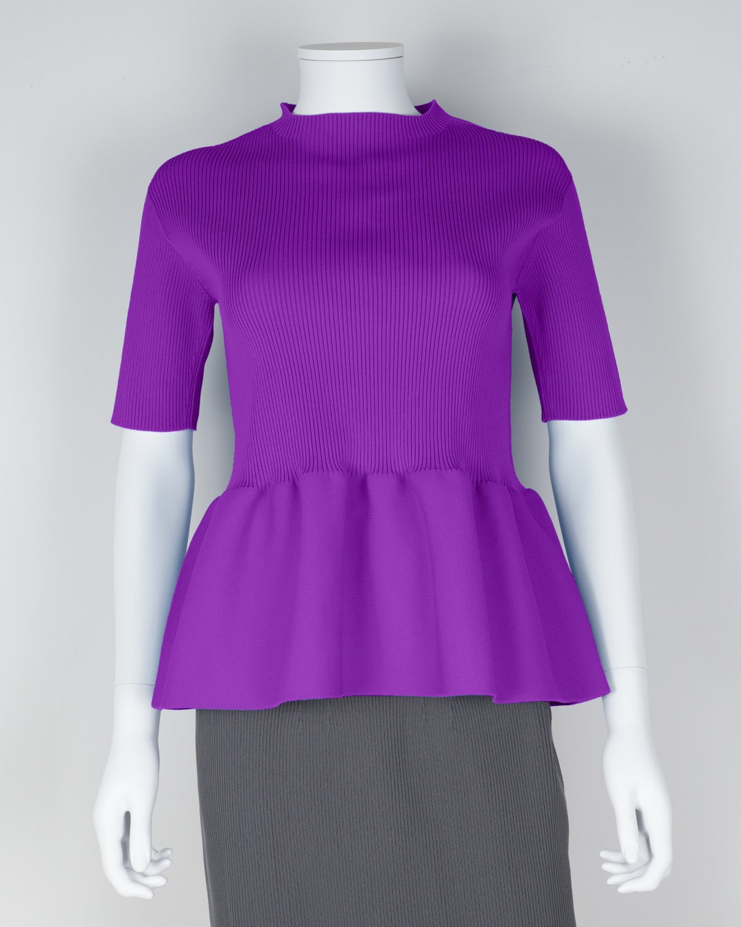 Short-sleeved peplum pullover