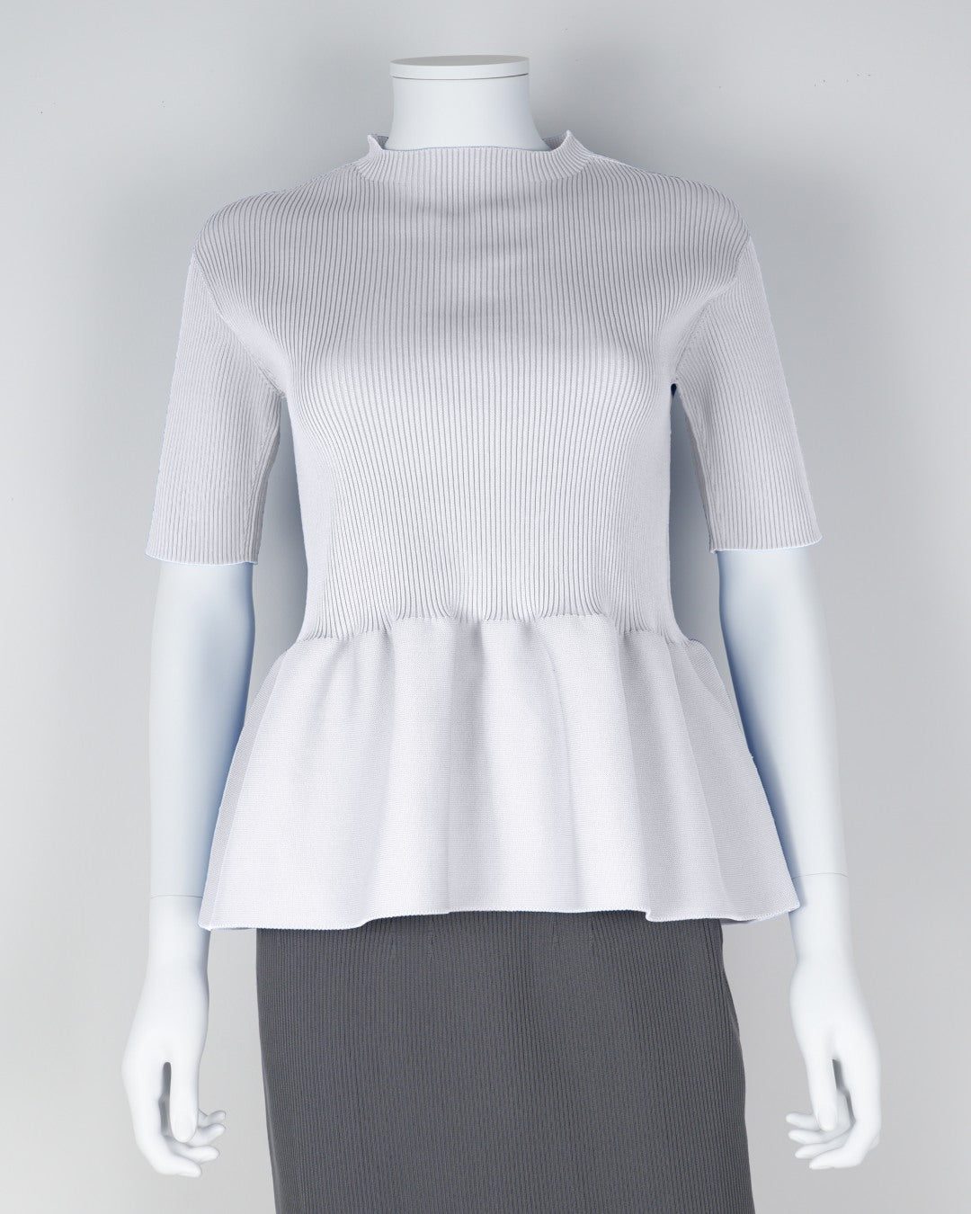Short-sleeved peplum pullover