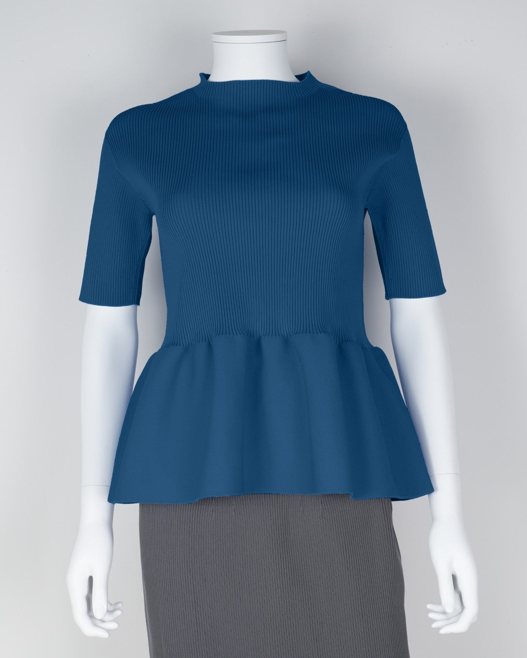 Short-sleeved peplum pullover