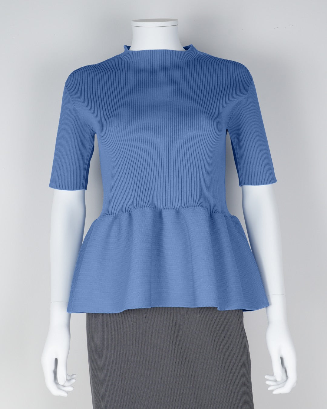 Short-sleeved peplum pullover