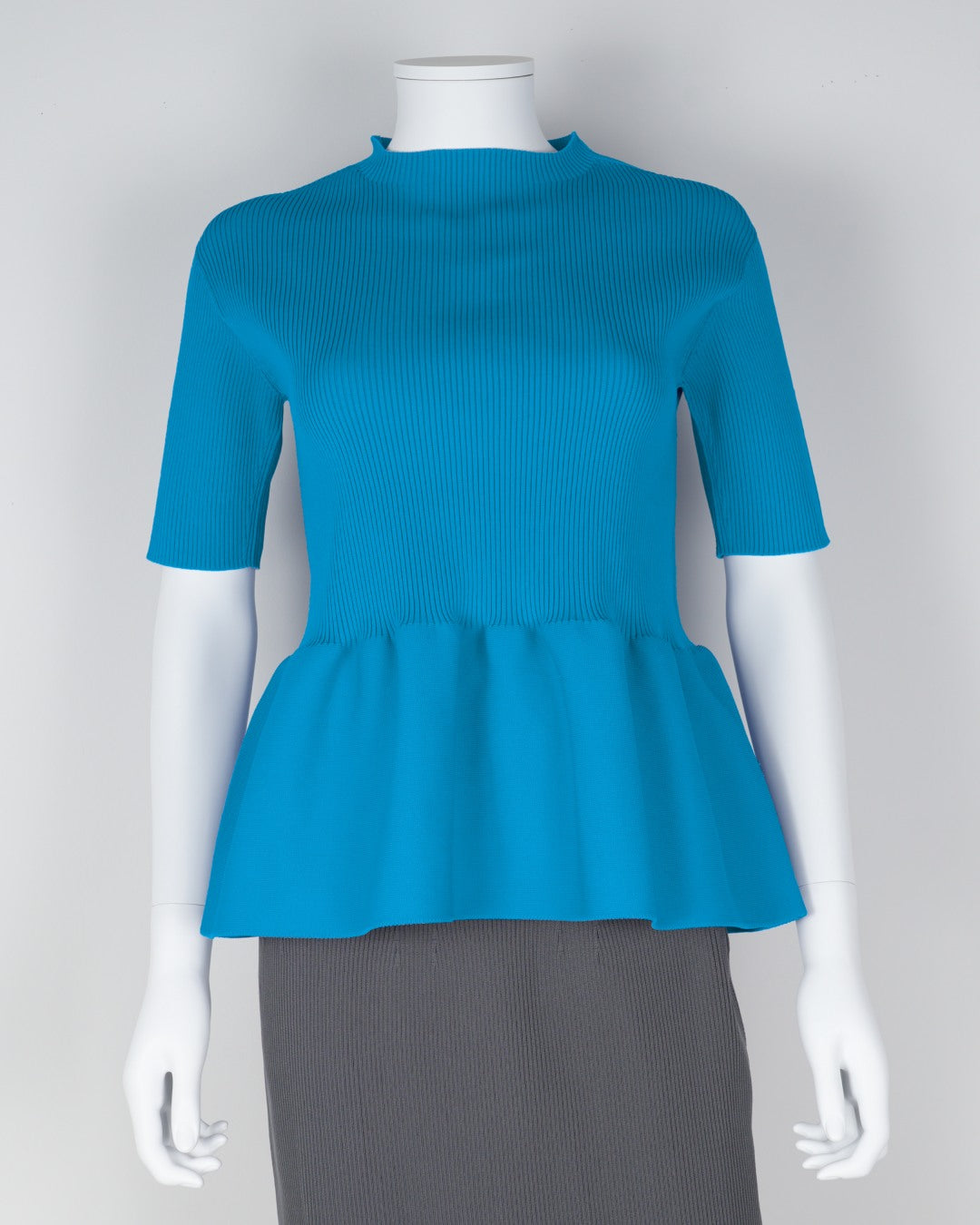 Short-sleeved peplum pullover