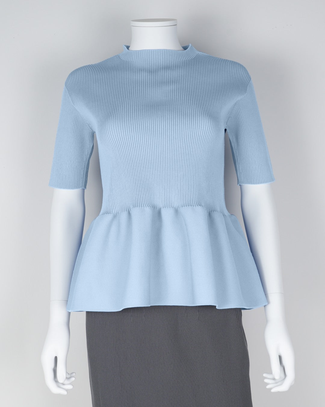 Short-sleeved peplum pullover