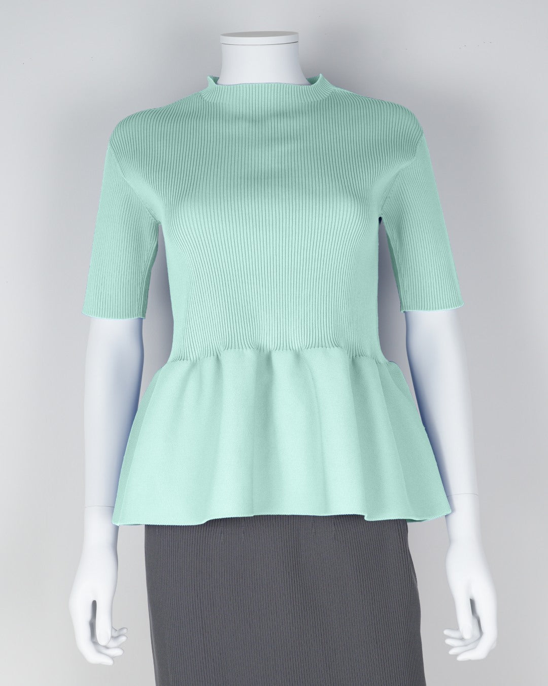Short-sleeved peplum pullover
