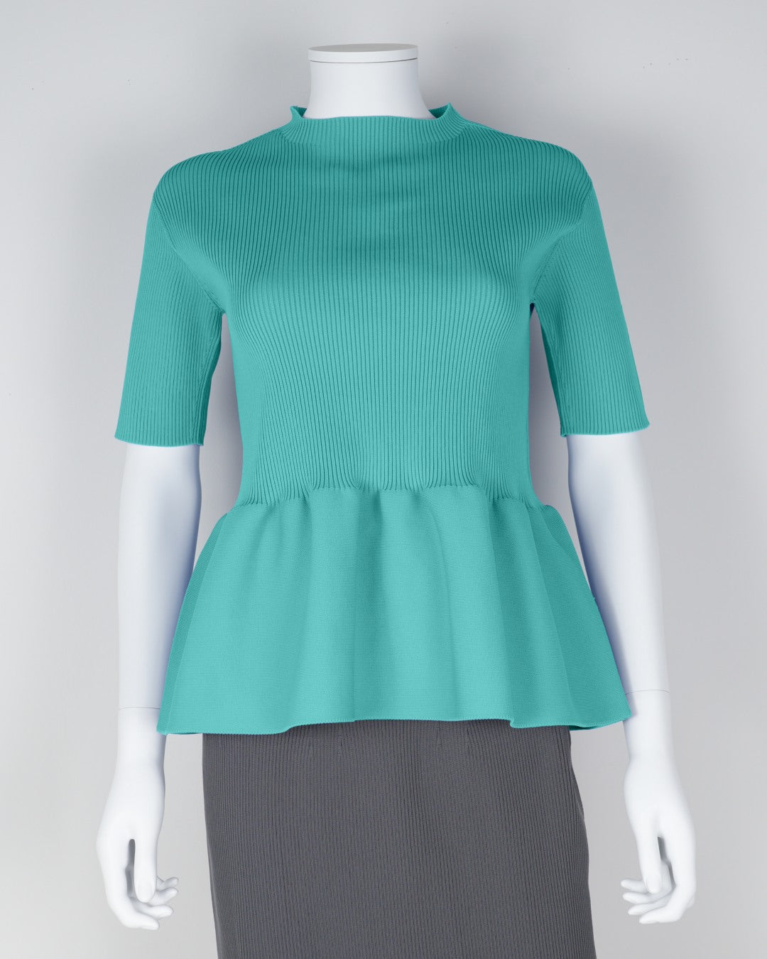 Short-sleeved peplum pullover