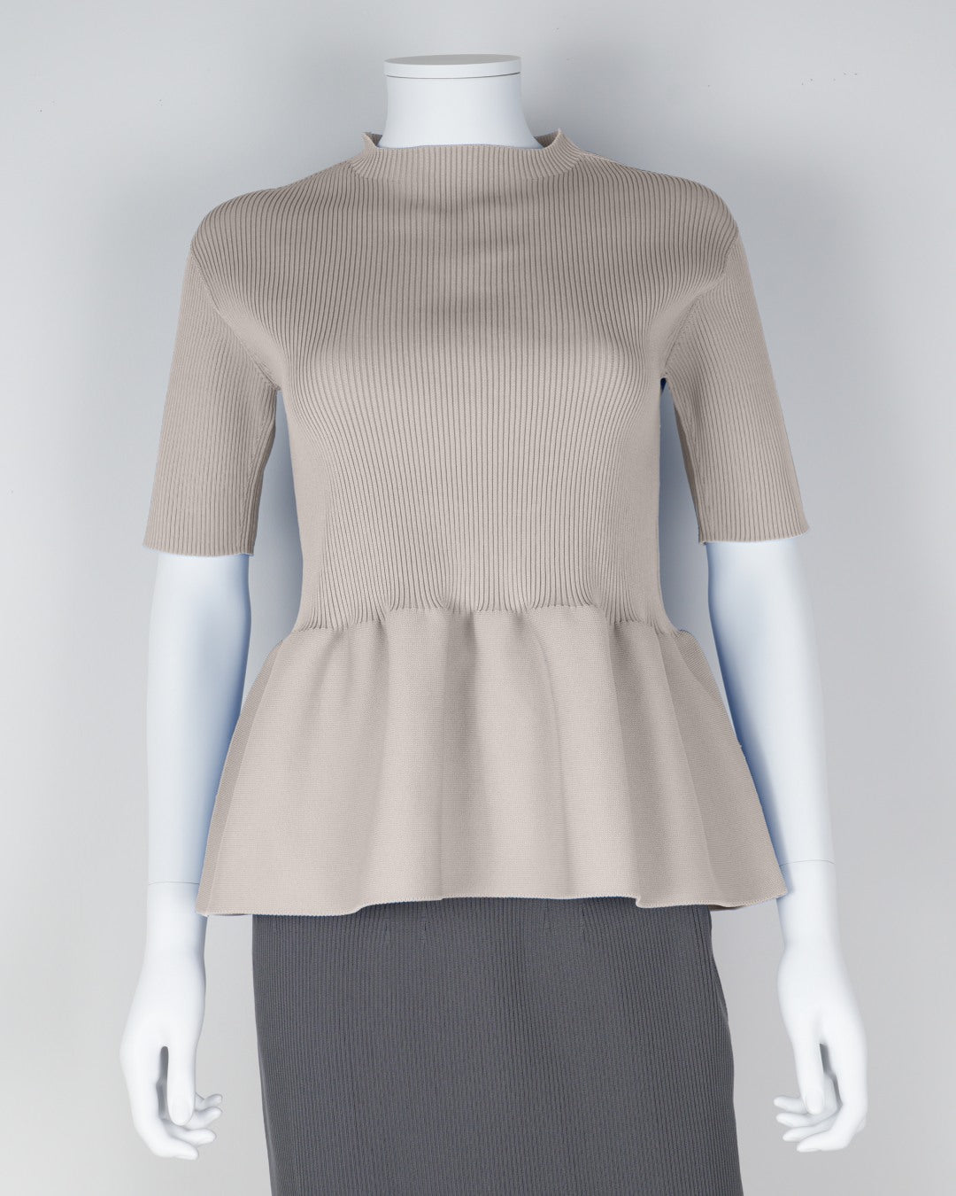 半袖ペプラムプルオーバー