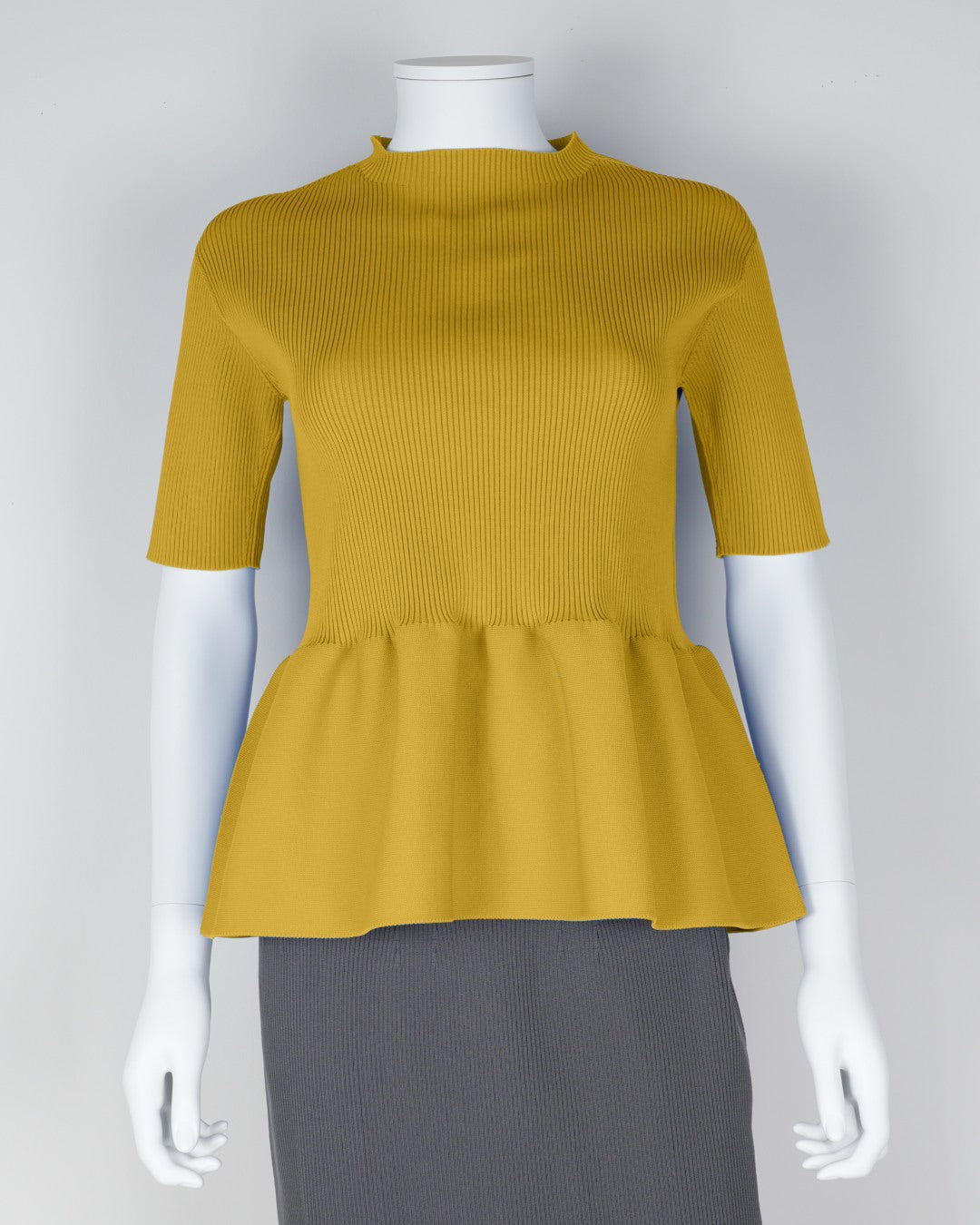 Short-sleeved peplum pullover