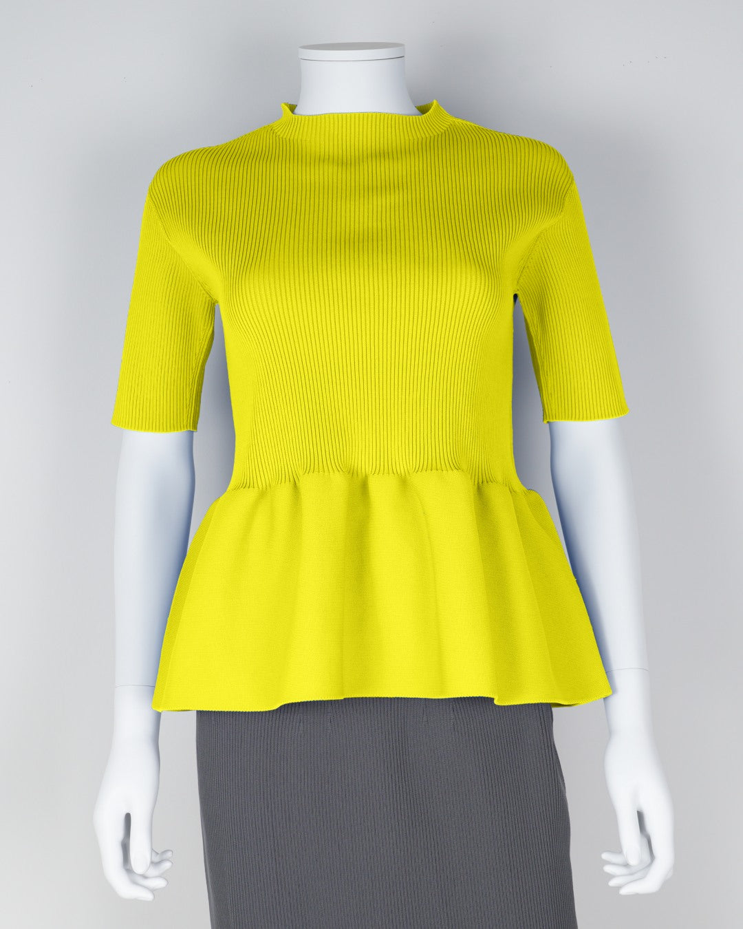 Short-sleeved peplum pullover