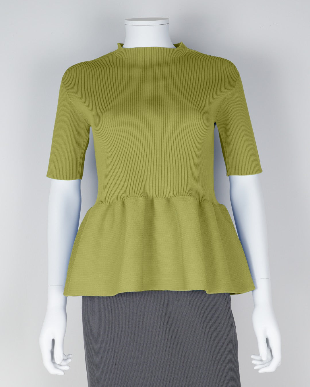 Short-sleeved peplum pullover