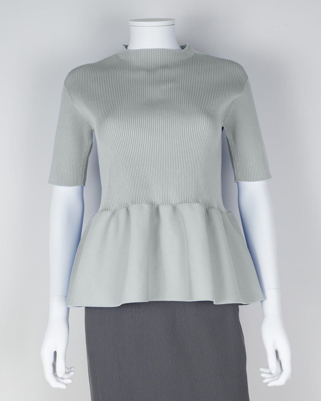 Short-sleeved peplum pullover