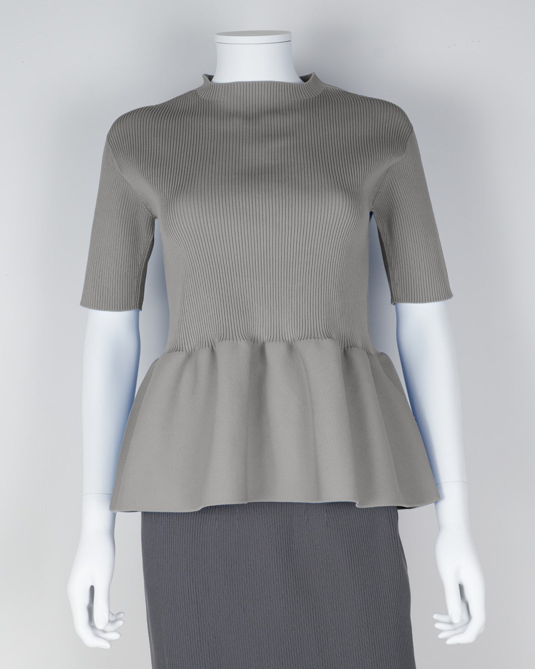 Short-sleeved peplum pullover