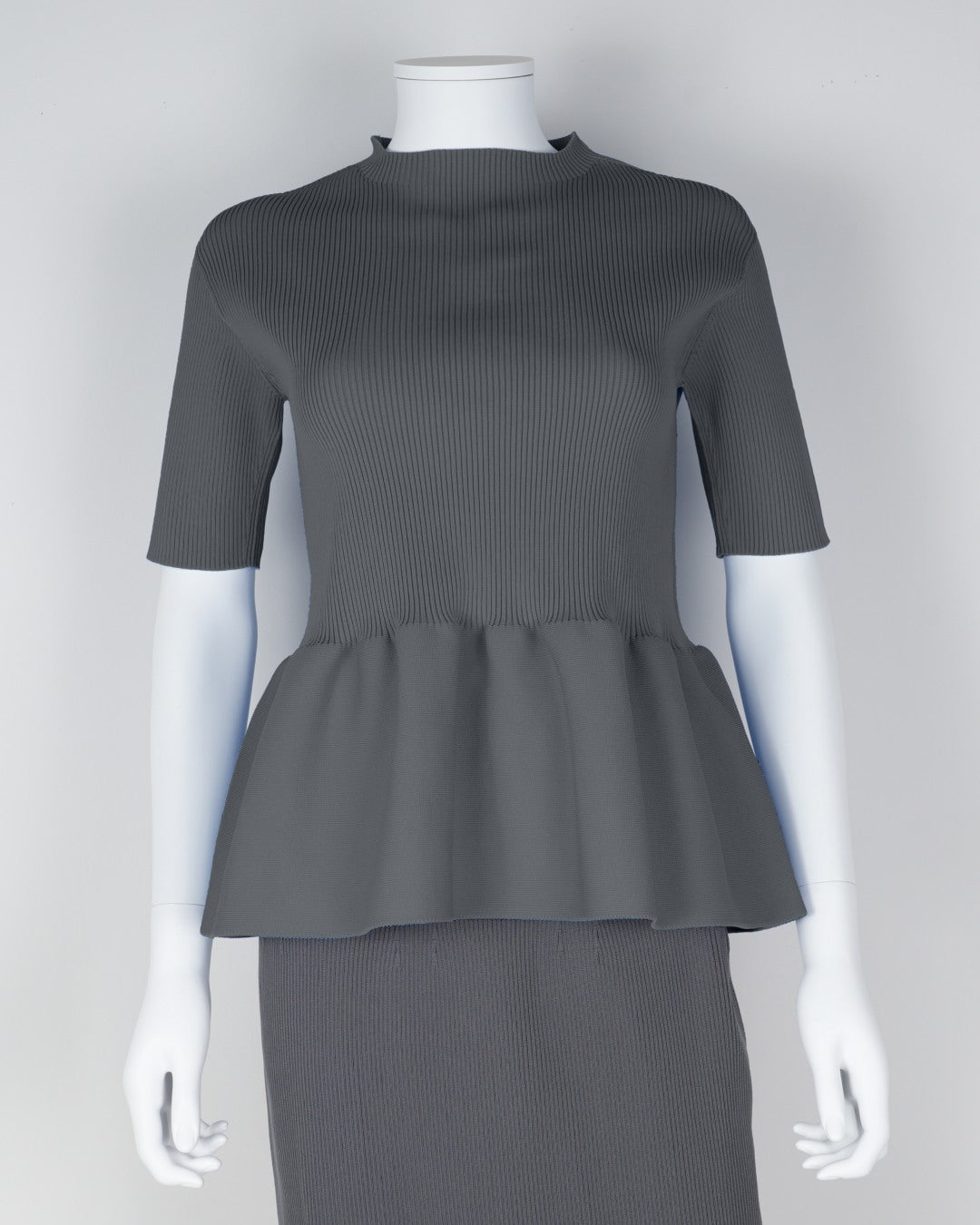 Short-sleeved peplum pullover