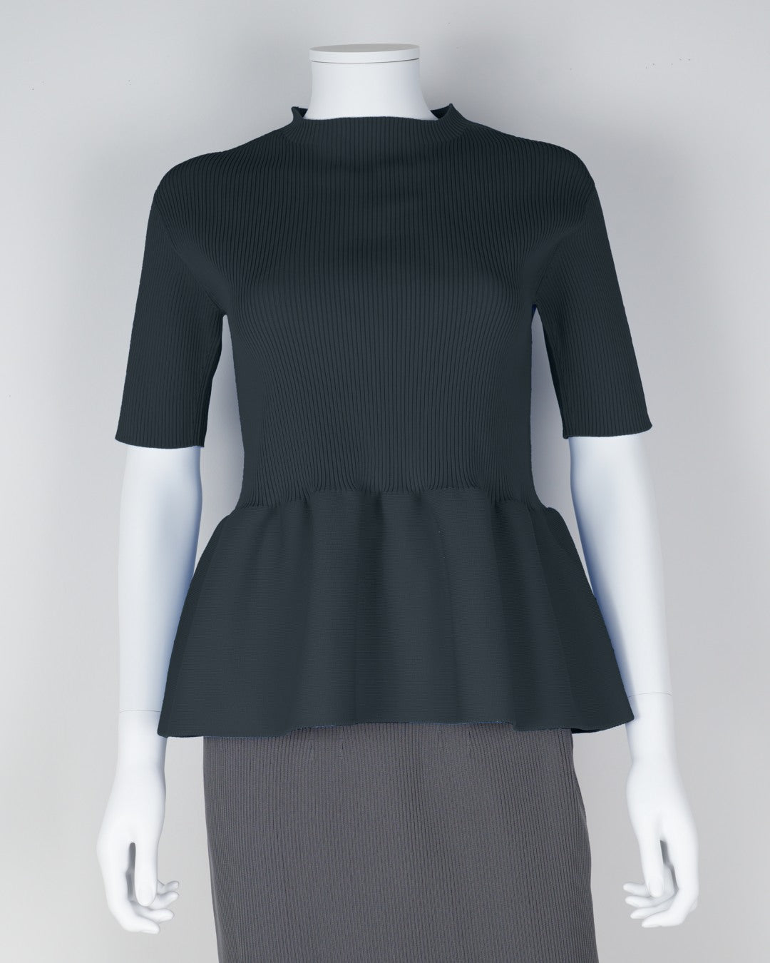Short-sleeved peplum pullover
