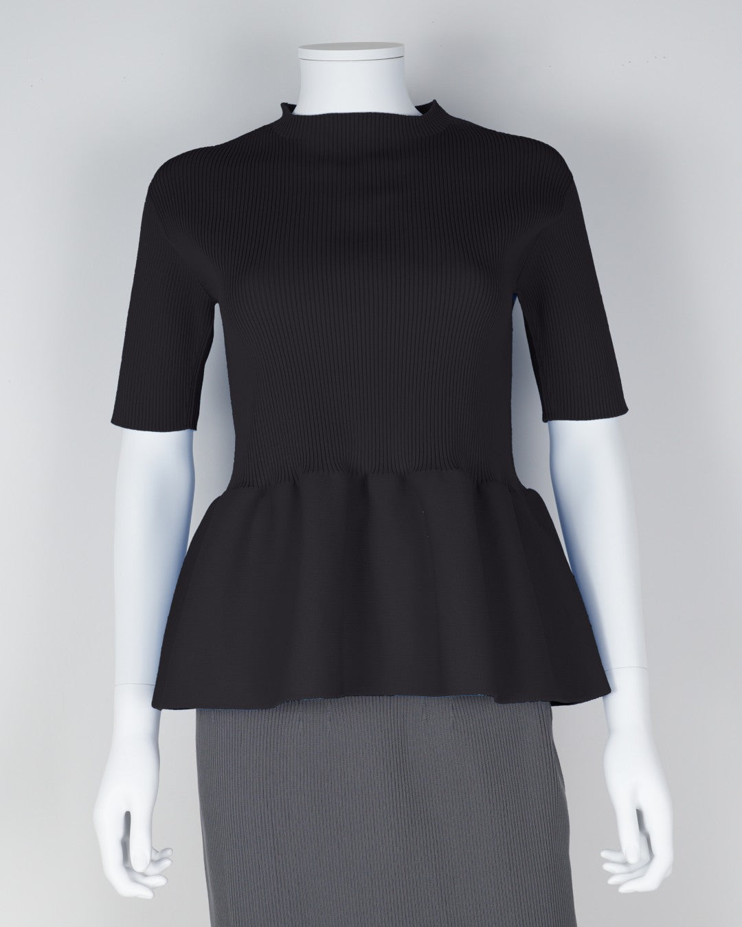 Short-sleeved peplum pullover