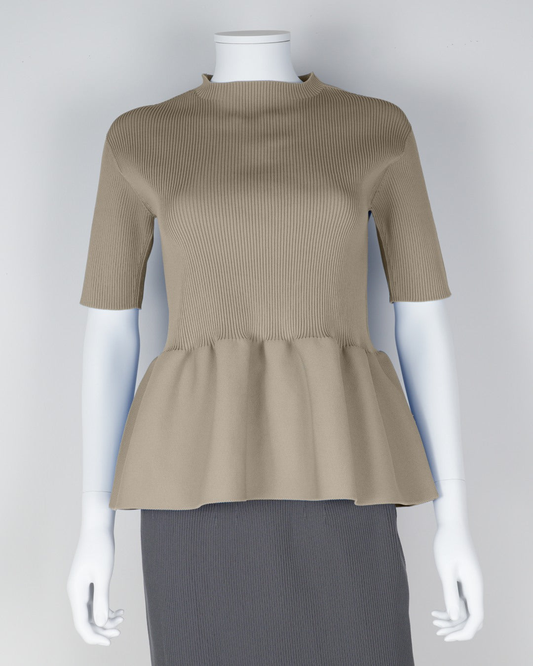 半袖ペプラムプルオーバー