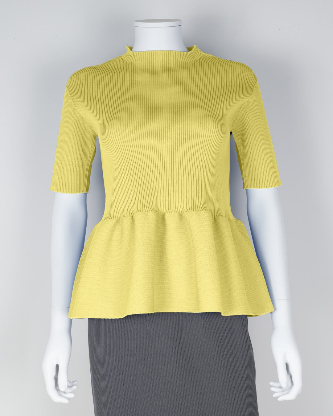 Short-sleeved peplum pullover