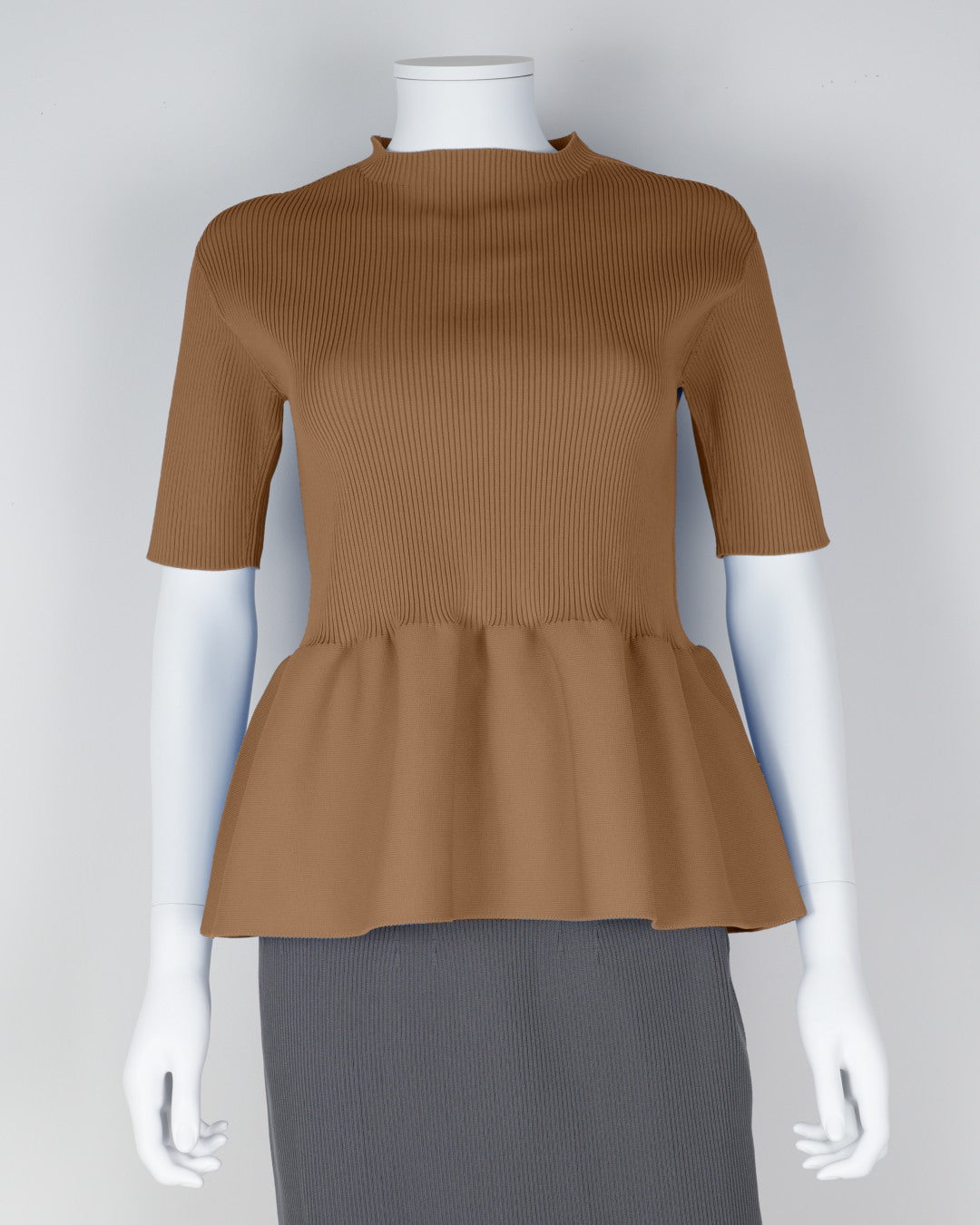 Short-sleeved peplum pullover