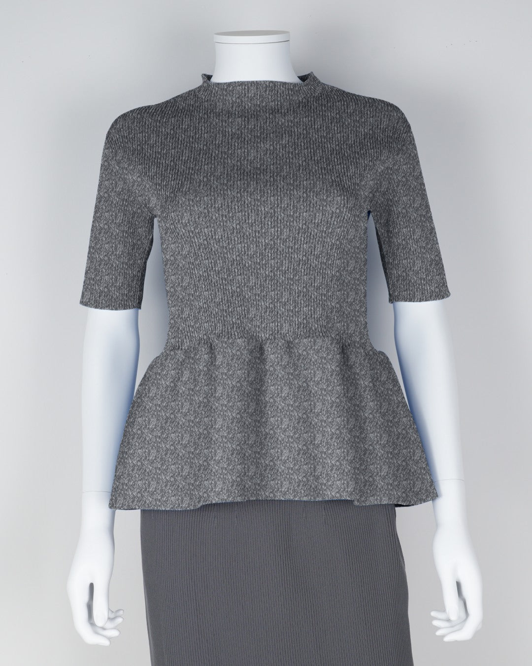 Short-sleeved peplum pullover