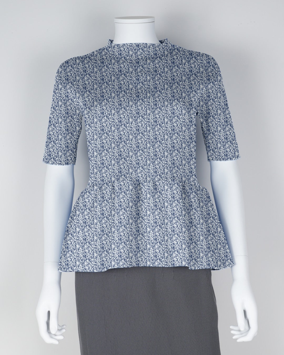 Short-sleeved peplum pullover