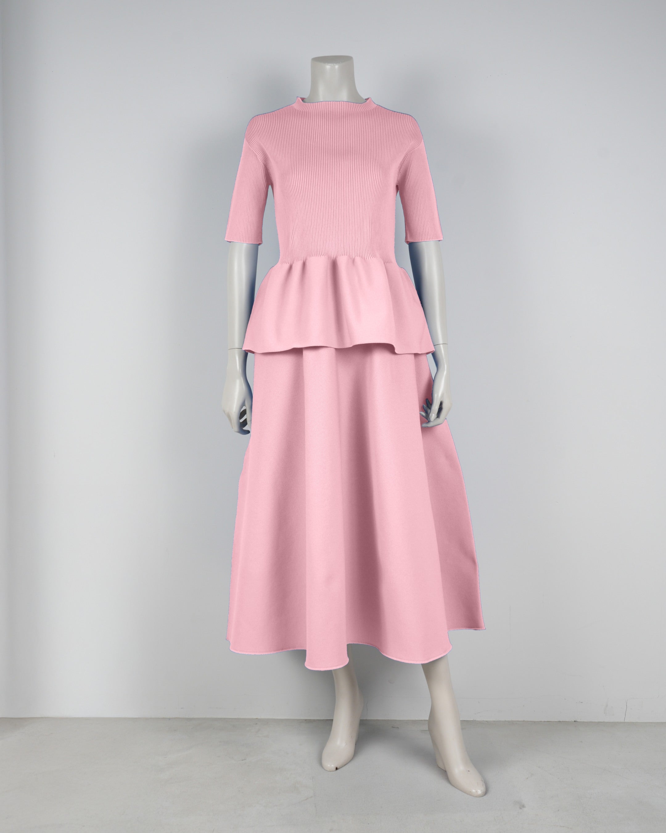 Short-sleeved peplum pullover x draped skirt