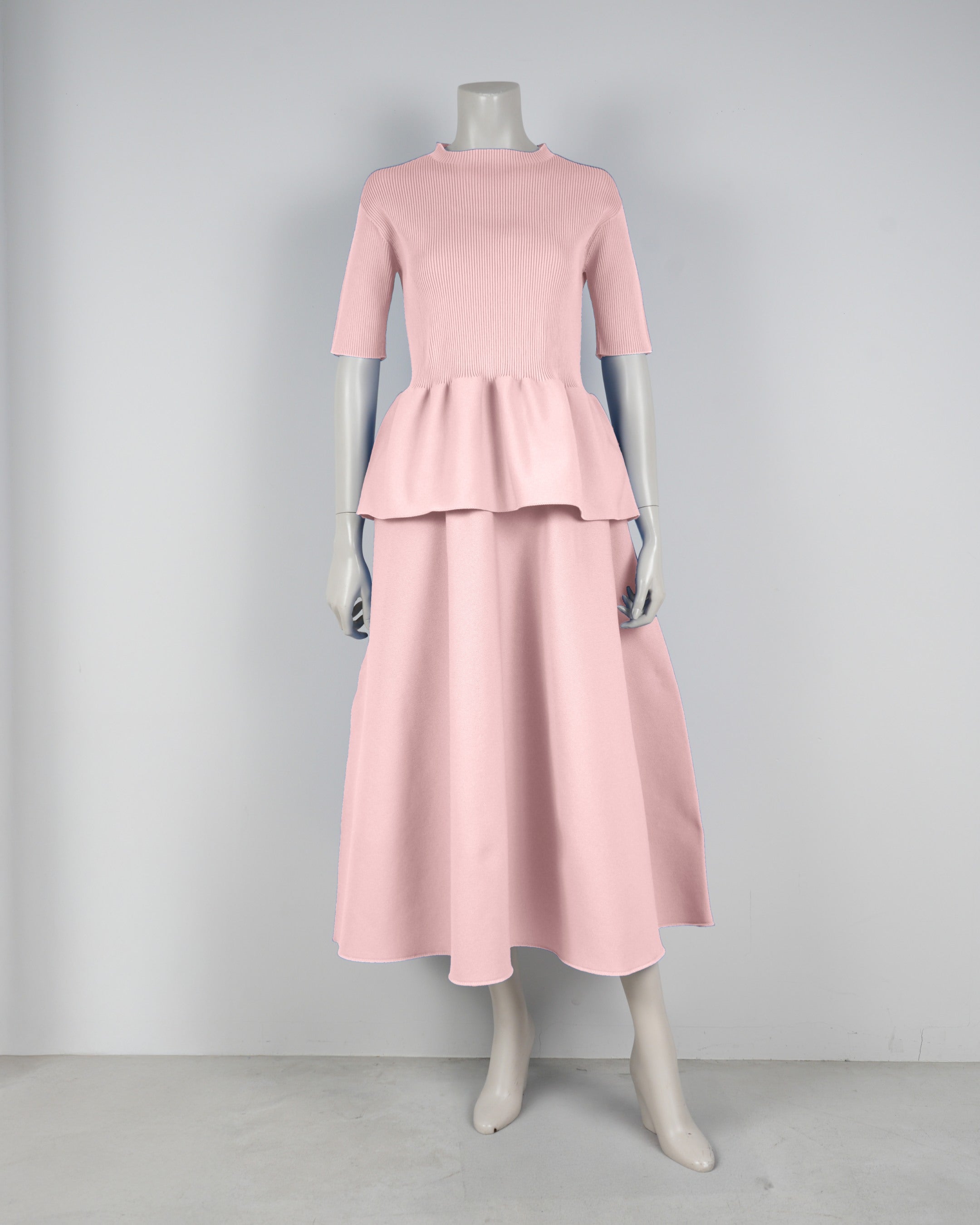 Short-sleeved peplum pullover x draped skirt